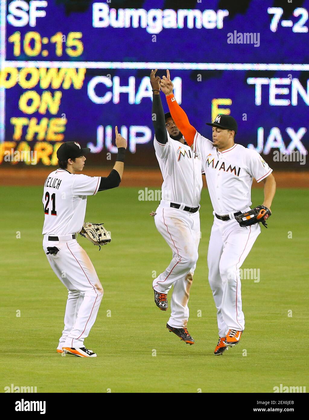 Giancarlo Stanton, Justin Bour go deep as Miami Marlins sink Los