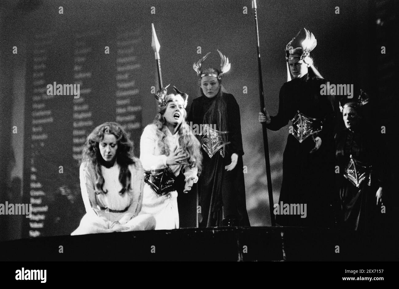 front left, l-r: Josephine Barstow (Sieglinde), Linda Esther Gray (Brunnhilde) in THE VALKYRIE by Wagner at English National Opera (ENO), London Coliseum 22/10/1983 conductor: Mark Elder design: Maria Bjornson director: David Pountney Stock Photo