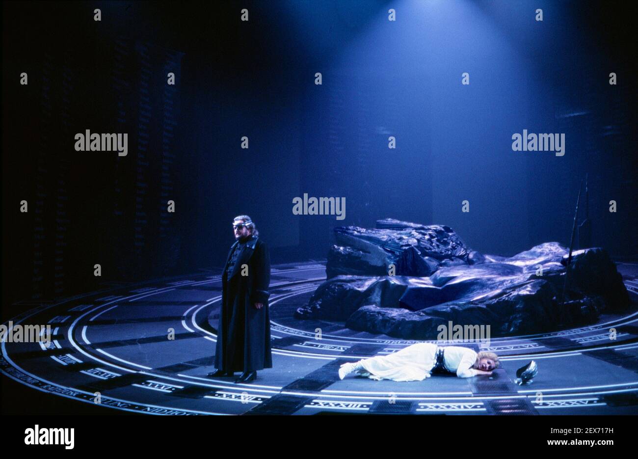 Anthony Raffell (Wotan), Linda Esther Gray (Brunnhilde) in THE VALKYRIE by Wagner at English National Opera (ENO), London Coliseum  22/10/1983 conductor: Mark Elder  design: Maria Bjornson  director: David Pountney Stock Photo