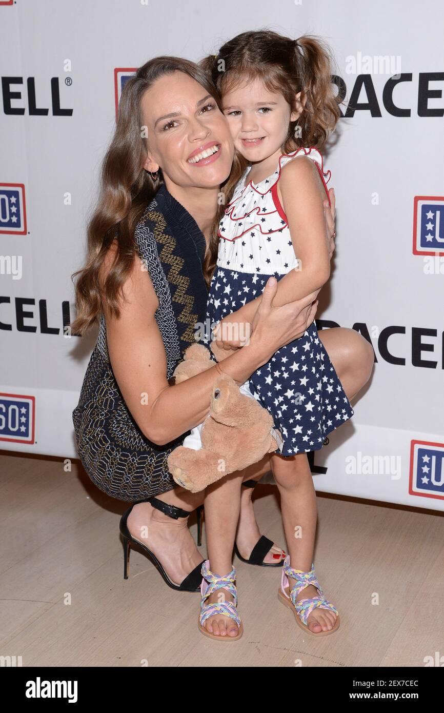 Artista Excéntrico República hilary swank hijos Estadístico Acurrucarse