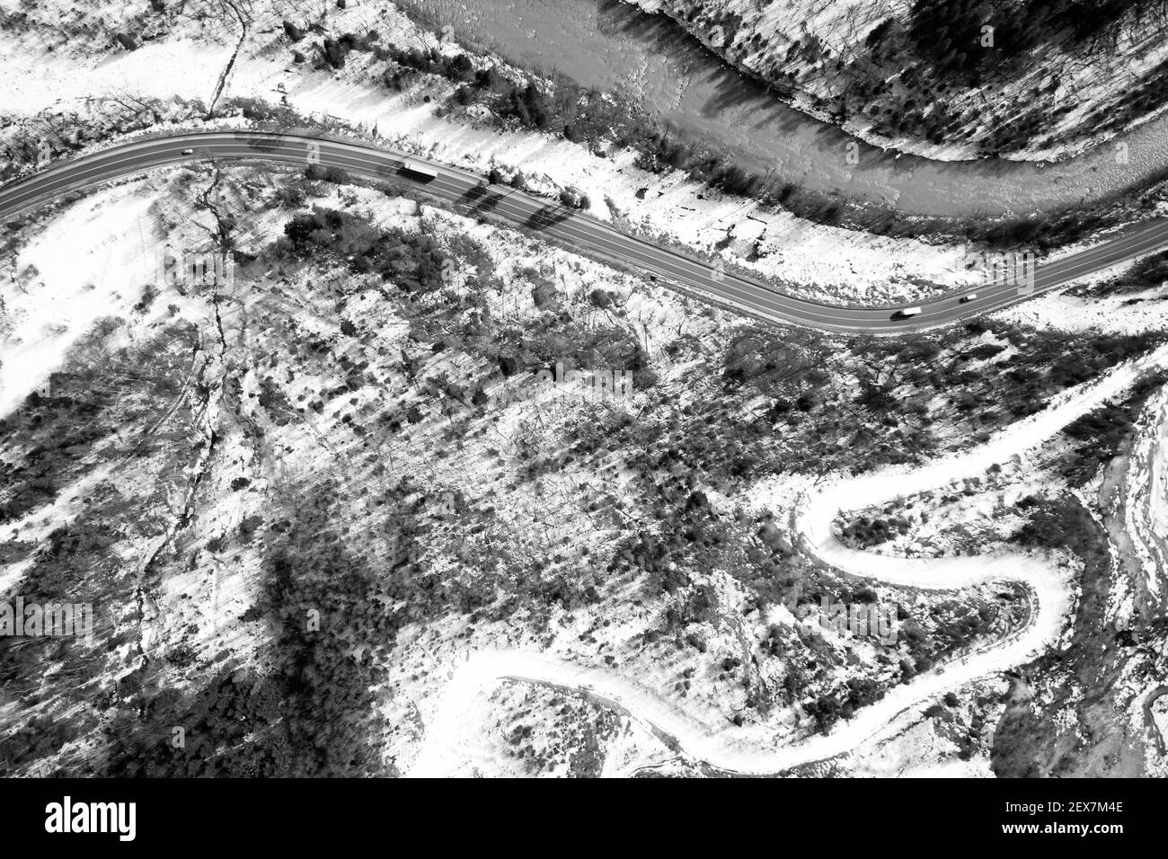 Winding road aerial view Black and White Stock Photos & Images - Alamy