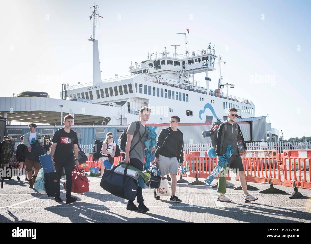 Festival goers arrive in East Cowes on the Isle of Wight on their way to Bestival 2016, Robin Hill Country Park, Isle of Wight.  Picture Date: Thursday 8th September 2016.  Photo credit should read:  David Jensen Stock Photo