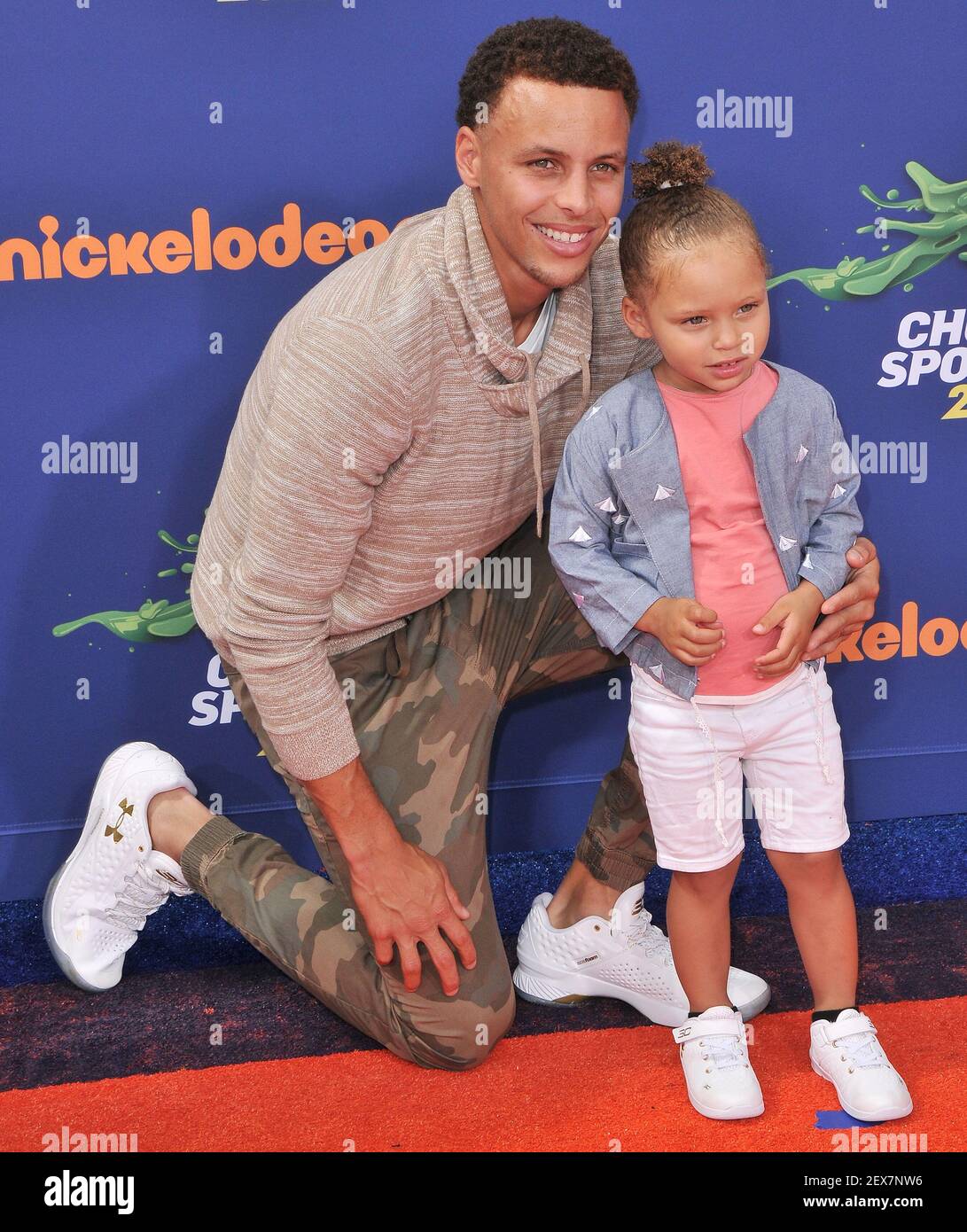 L-R) Stephen Curry and Daughter Riley Curry arrives at the