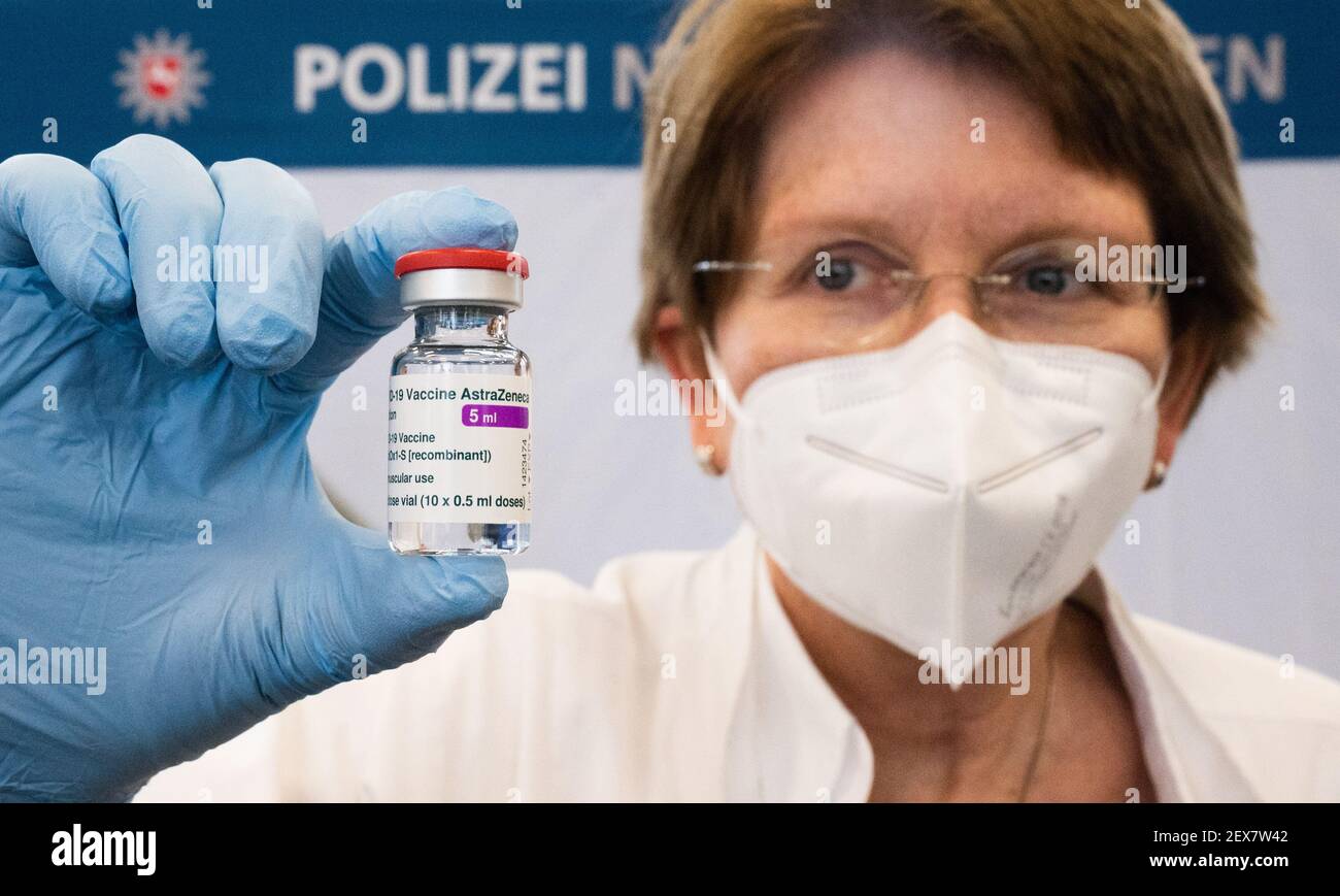 04 March 2021, Lower Saxony, Hanover: Jutta Schinz, Head of the Police Medical Service, shows a vial of AstraZeneca vaccine at the Lower Saxony Central Police Directorate. Prioritized vaccination of police officers has begun in Lower Saxony. Photo: Julian Stratenschulte/dpa Stock Photo