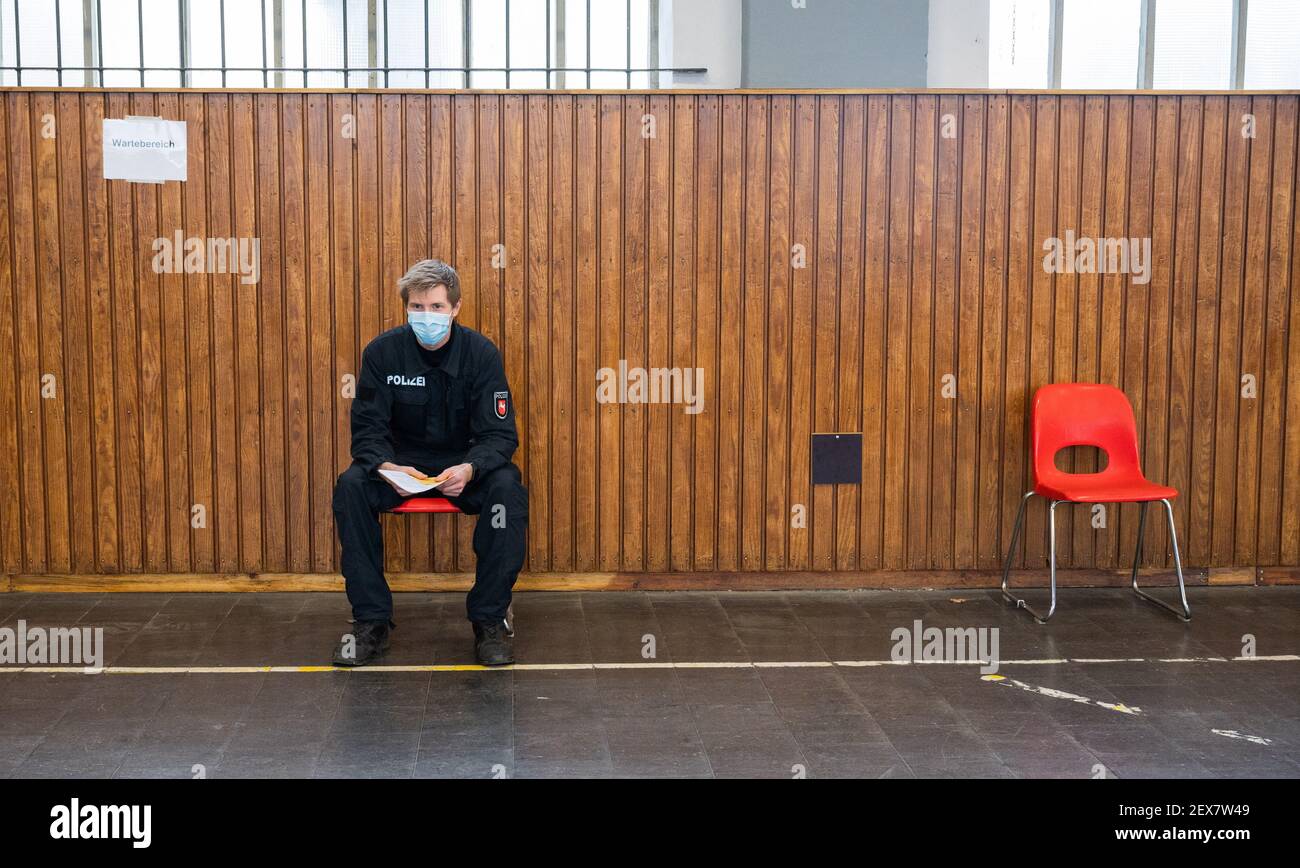 04 March 2021, Lower Saxony, Hanover: A police officer waits to be vaccinated against the Corona virus at the Lower Saxony Central Police Directorate. Prioritized vaccination of police officers has begun in Lower Saxony. Photo: Julian Stratenschulte/dpa Stock Photo