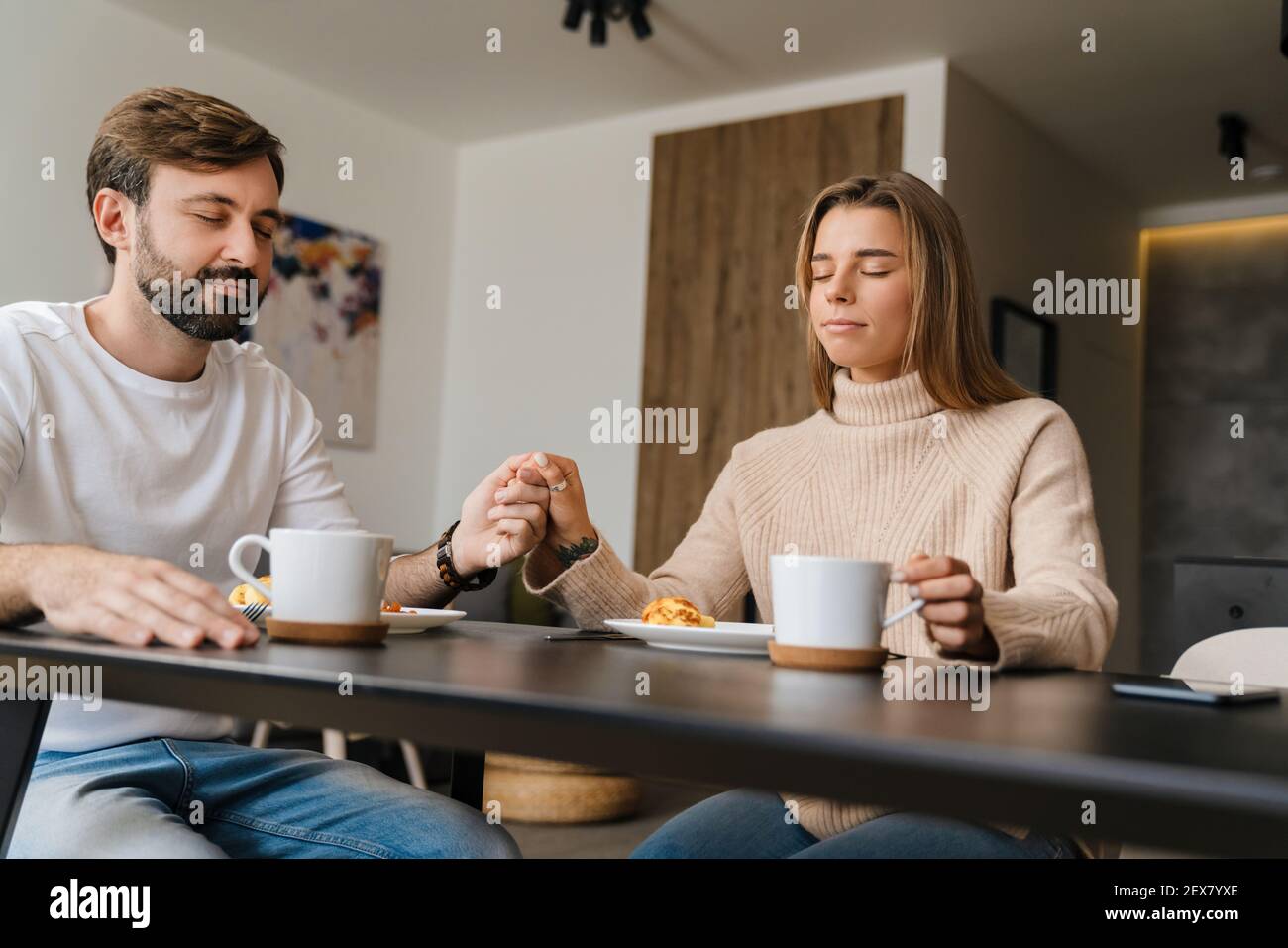 Family praying dining table hi-res stock photography and images - Alamy