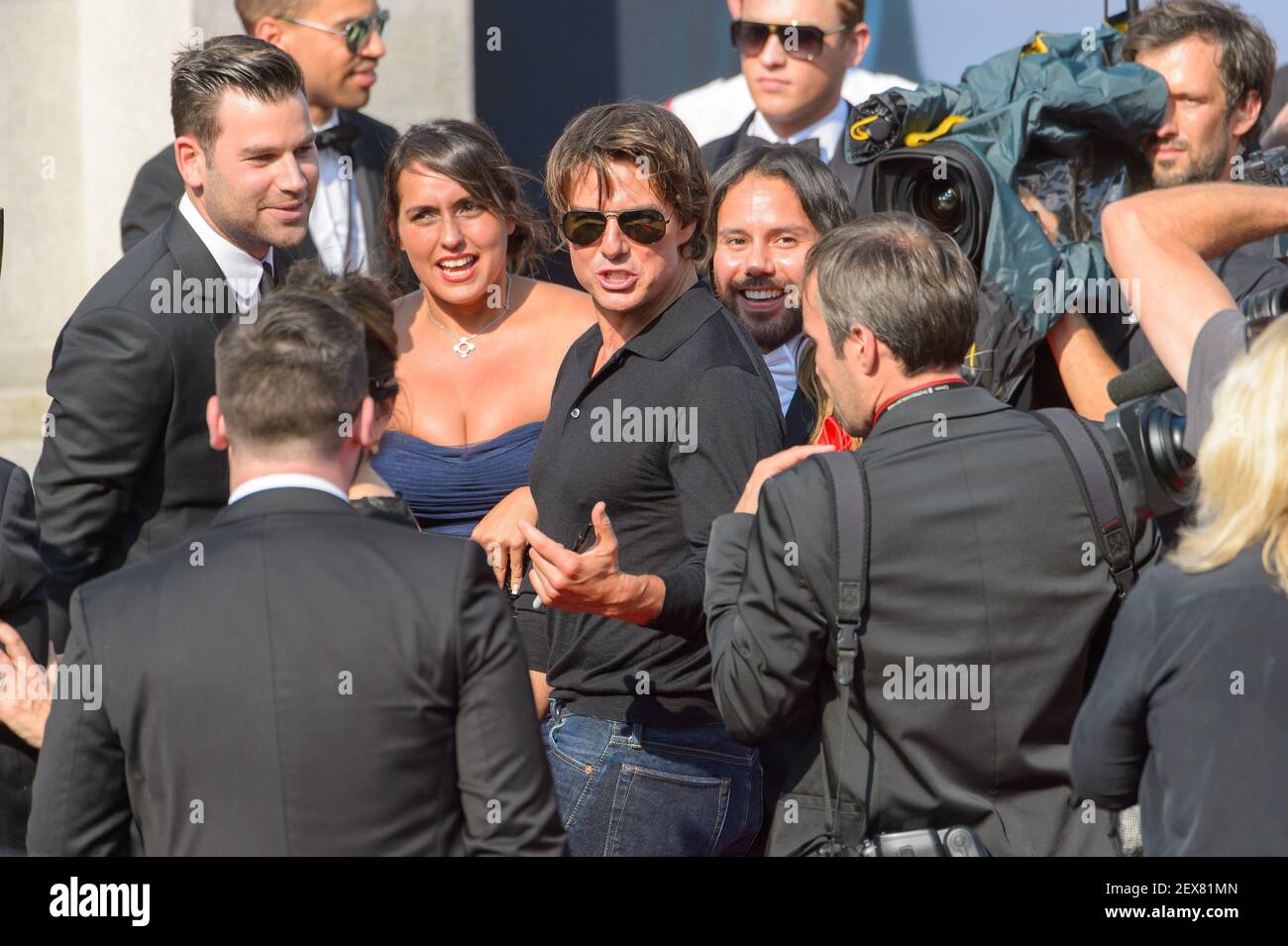World premiere of 'Mission: Impossible - Rogue Nation' held at Vienna State Opera, Austria, 23.7.2015, Tom CRUISE gibt Autogramme, Selfies *** Please Use Credit from Credit Field *** Stock Photo