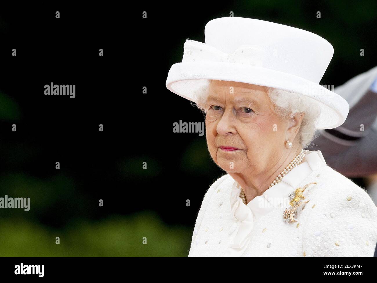 24-6-2015 BERLIN - Britain's Queen Elizabeth II as she arrives at Bellevue Palace in Berlin on June 24, 2015. (Photo by Robin Utrecht) *** Please Use Credit from Credit Field *** Stock Photo