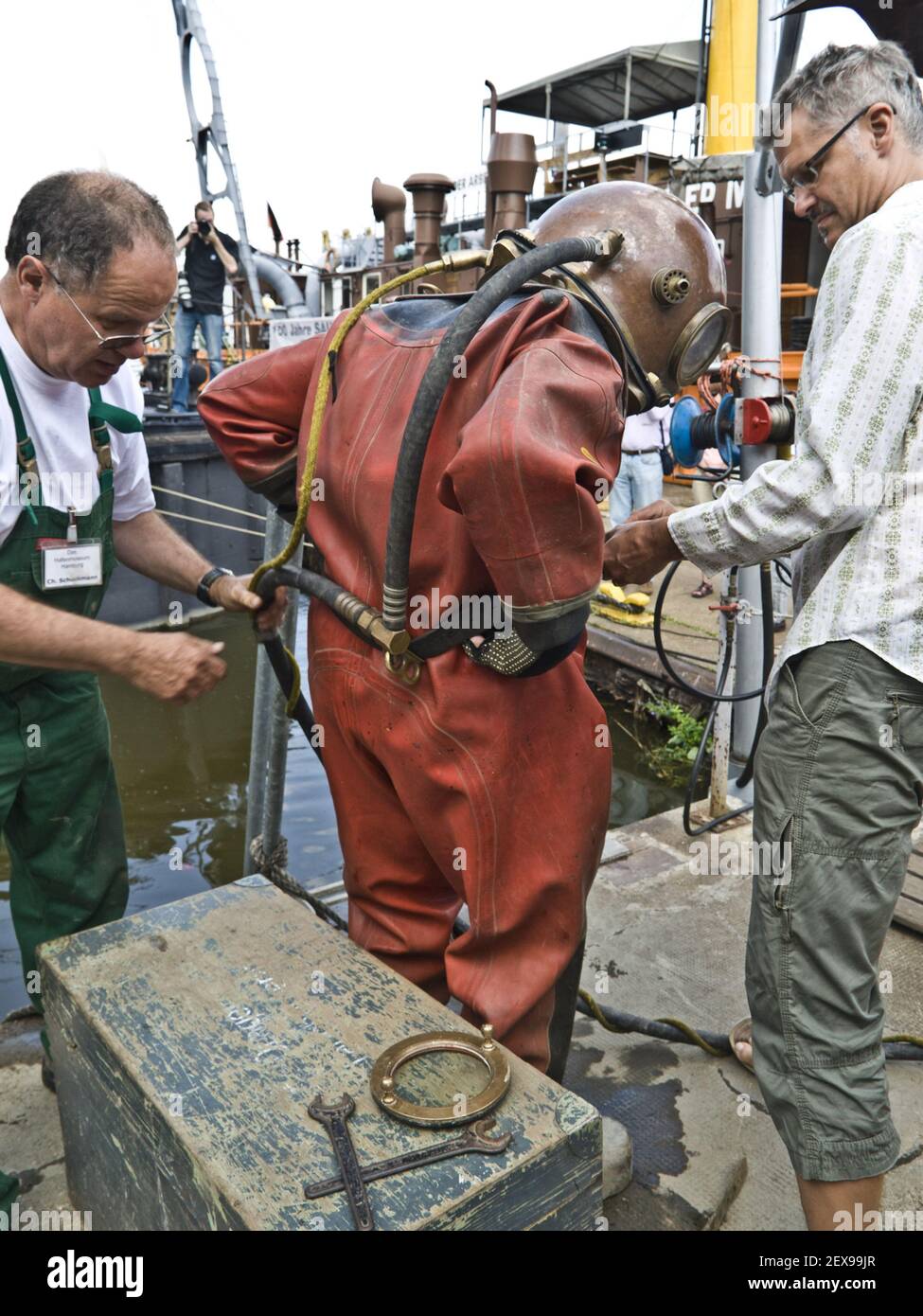 Diving dress hi-res stock photography and images - Alamy