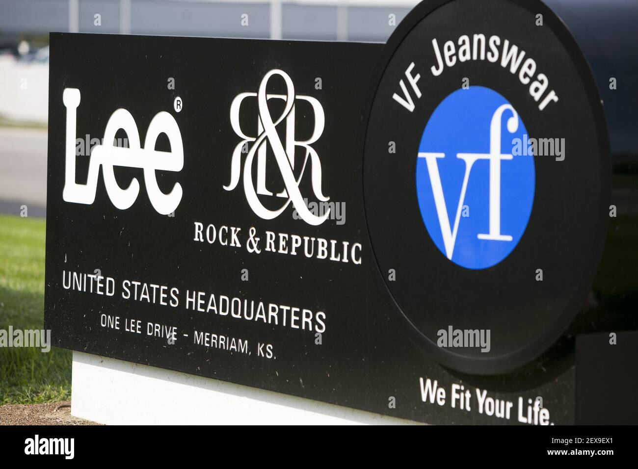 Lee jeans logo hi-res stock photography 