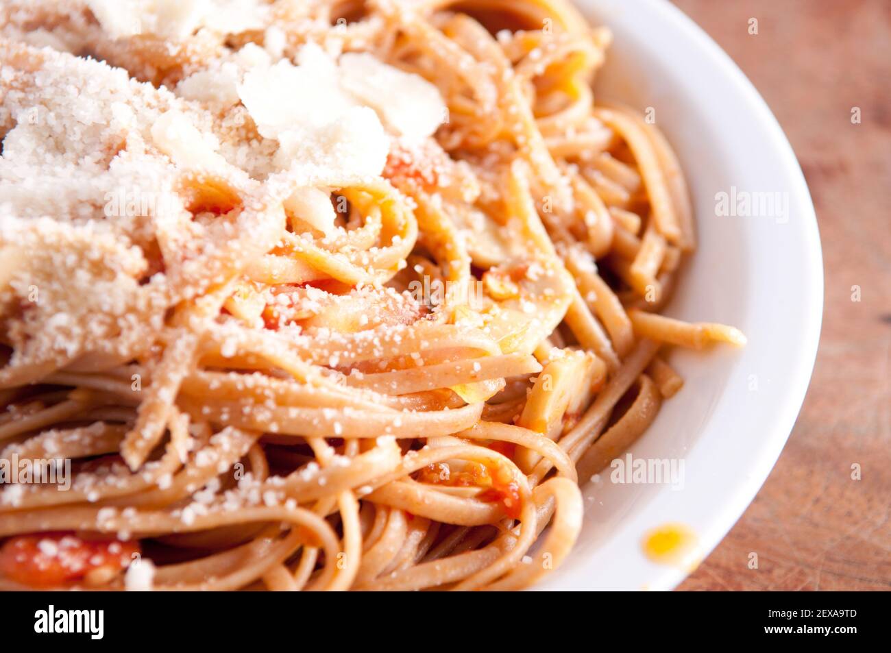 vegetarian spaghetti with homemade tomato sauce Stock Photo - Alamy
