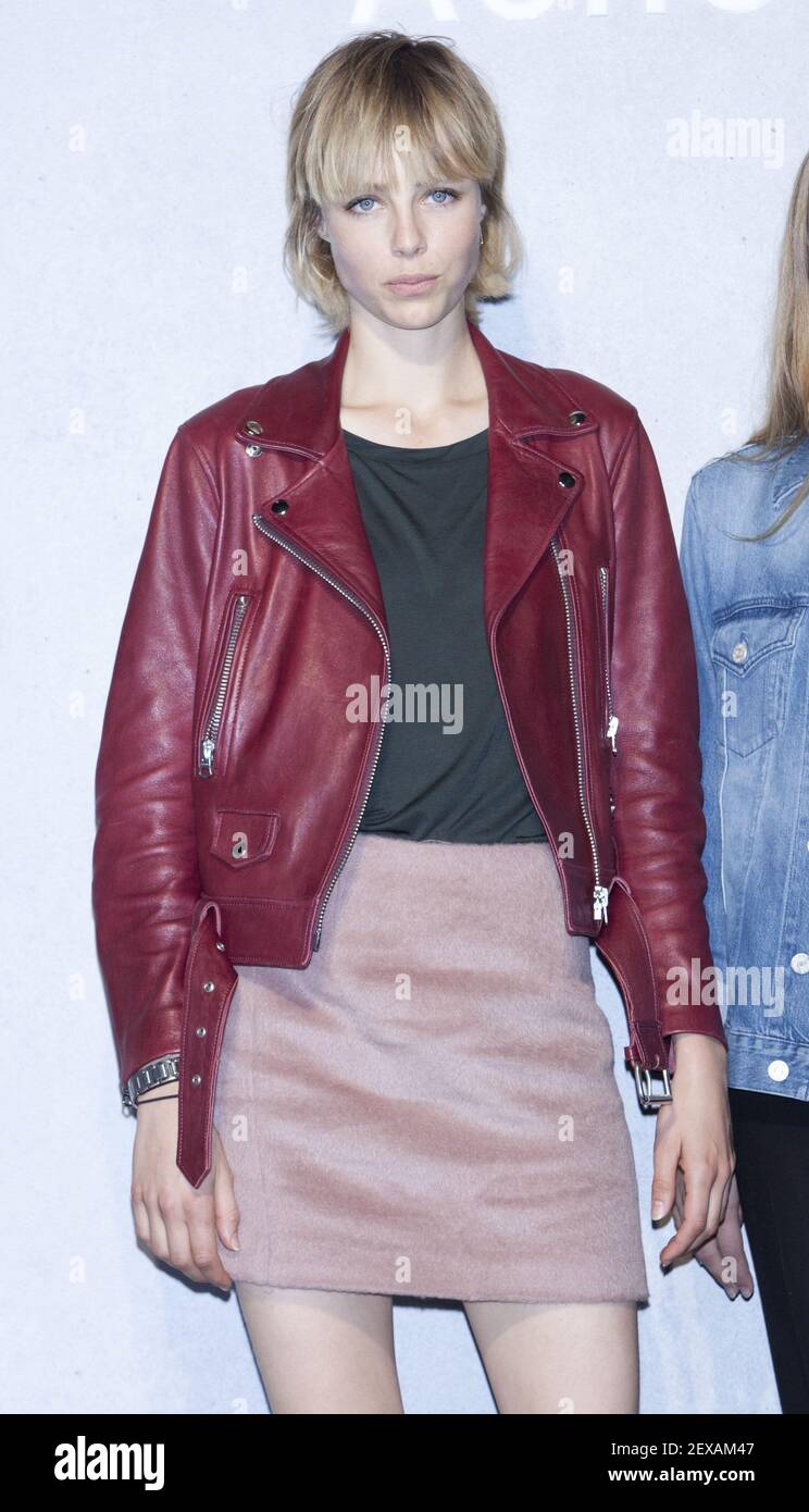 18 September 2015 - Seoul, South Korea : Super model Edie Campbell ...