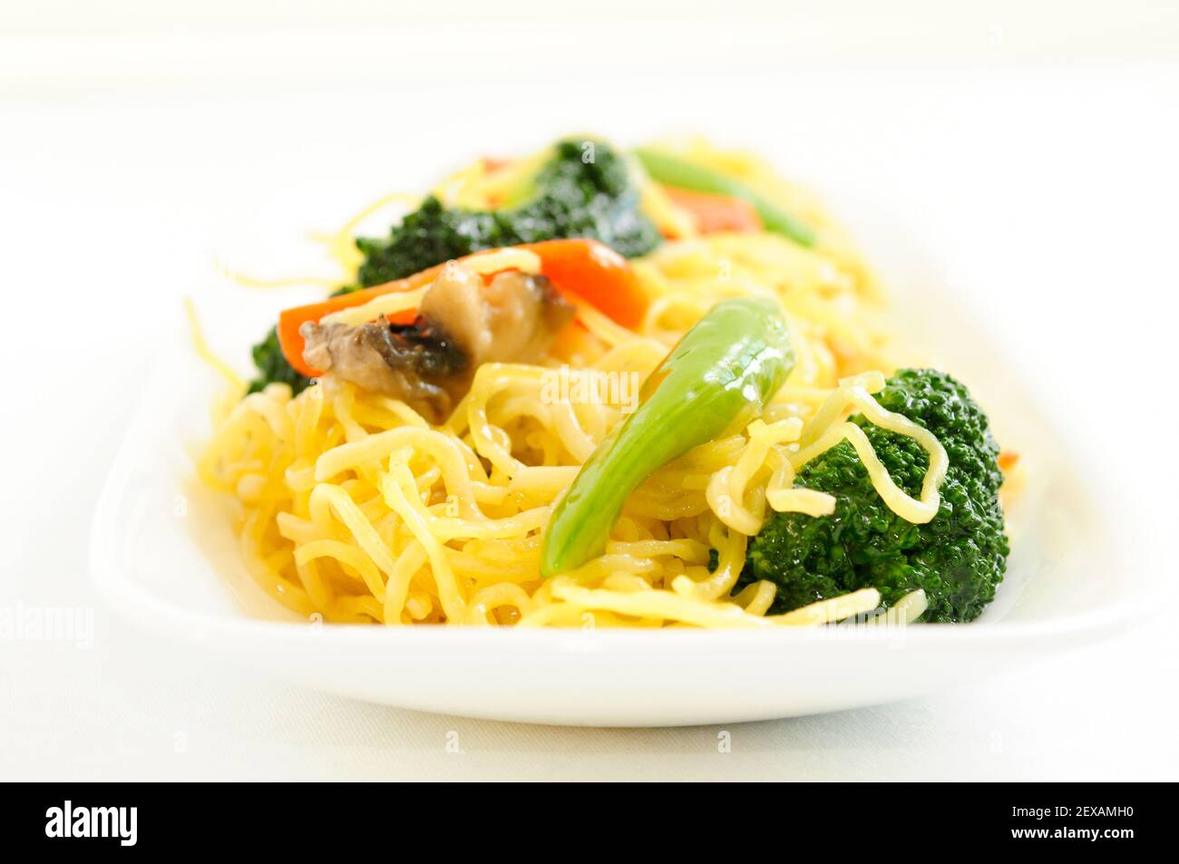 chicken chow mein with rice noodles ready to eat Stock Photo Alamy