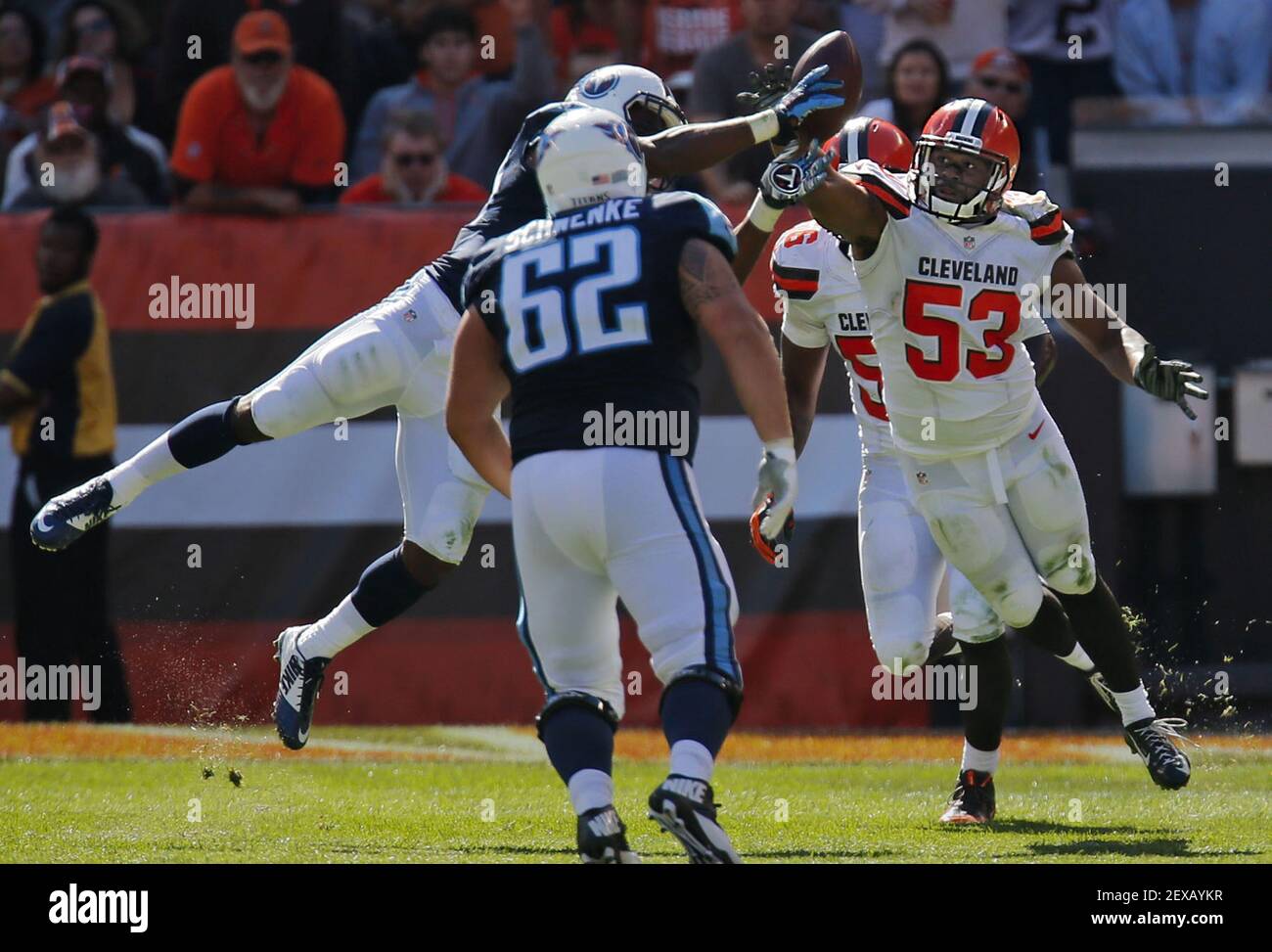 Cleveland Browns linebacker Craig Robertson breaks up a pass intended ...