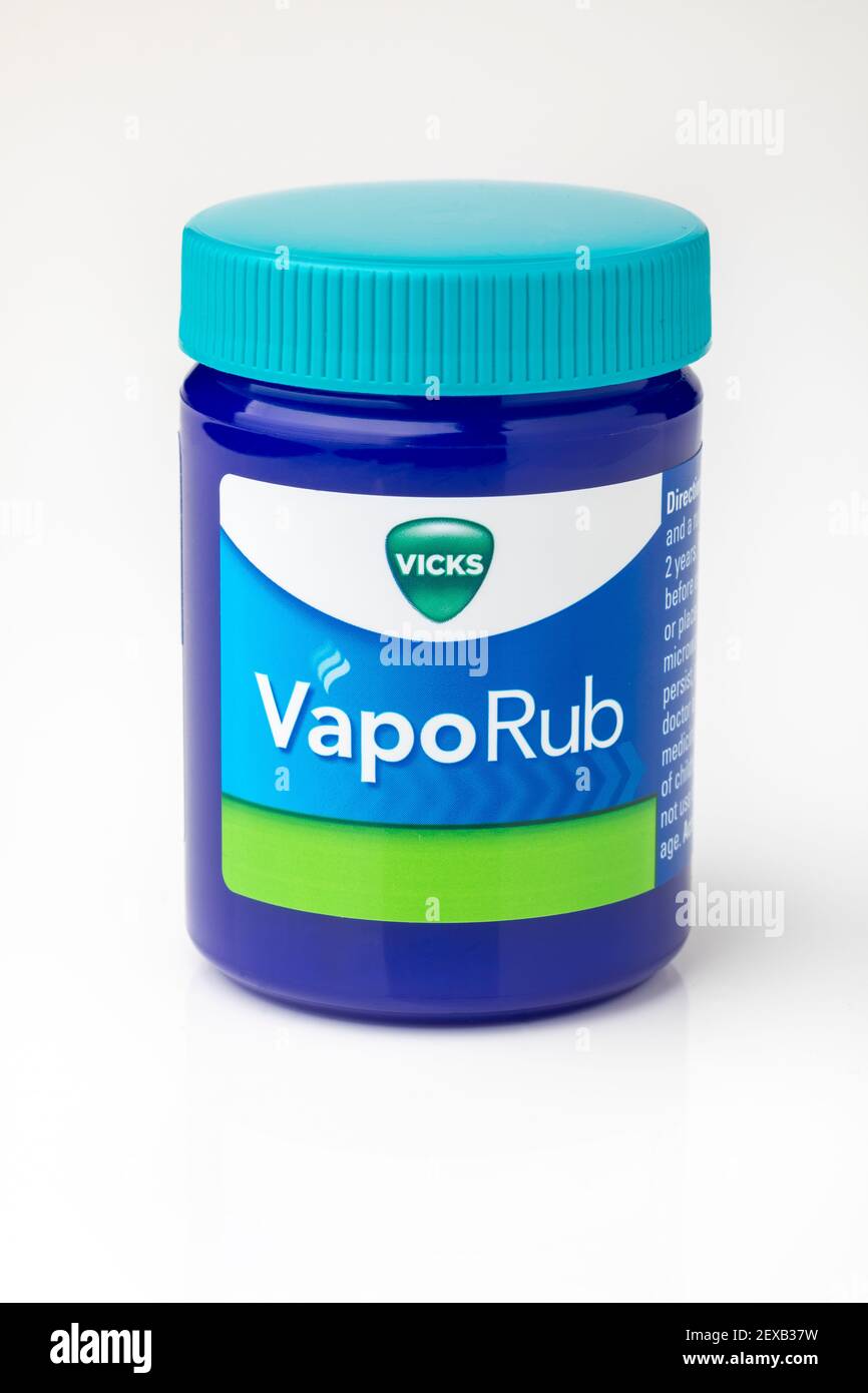 Immagine pulita di Vicks VepoRub. Vicks VapoRub unguento è una crema  mentolata topica Foto stock - Alamy