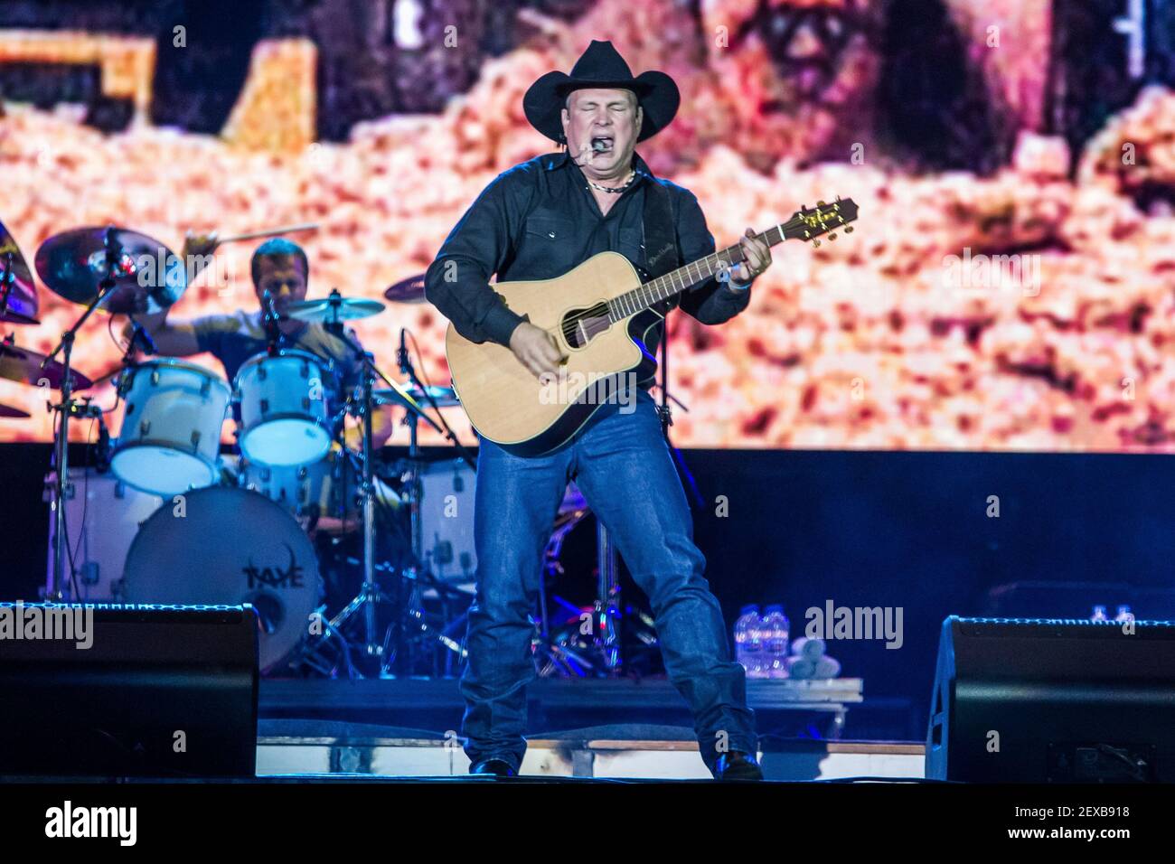 Garth Brooks  GARTH RETURNS TO BRAZIL!