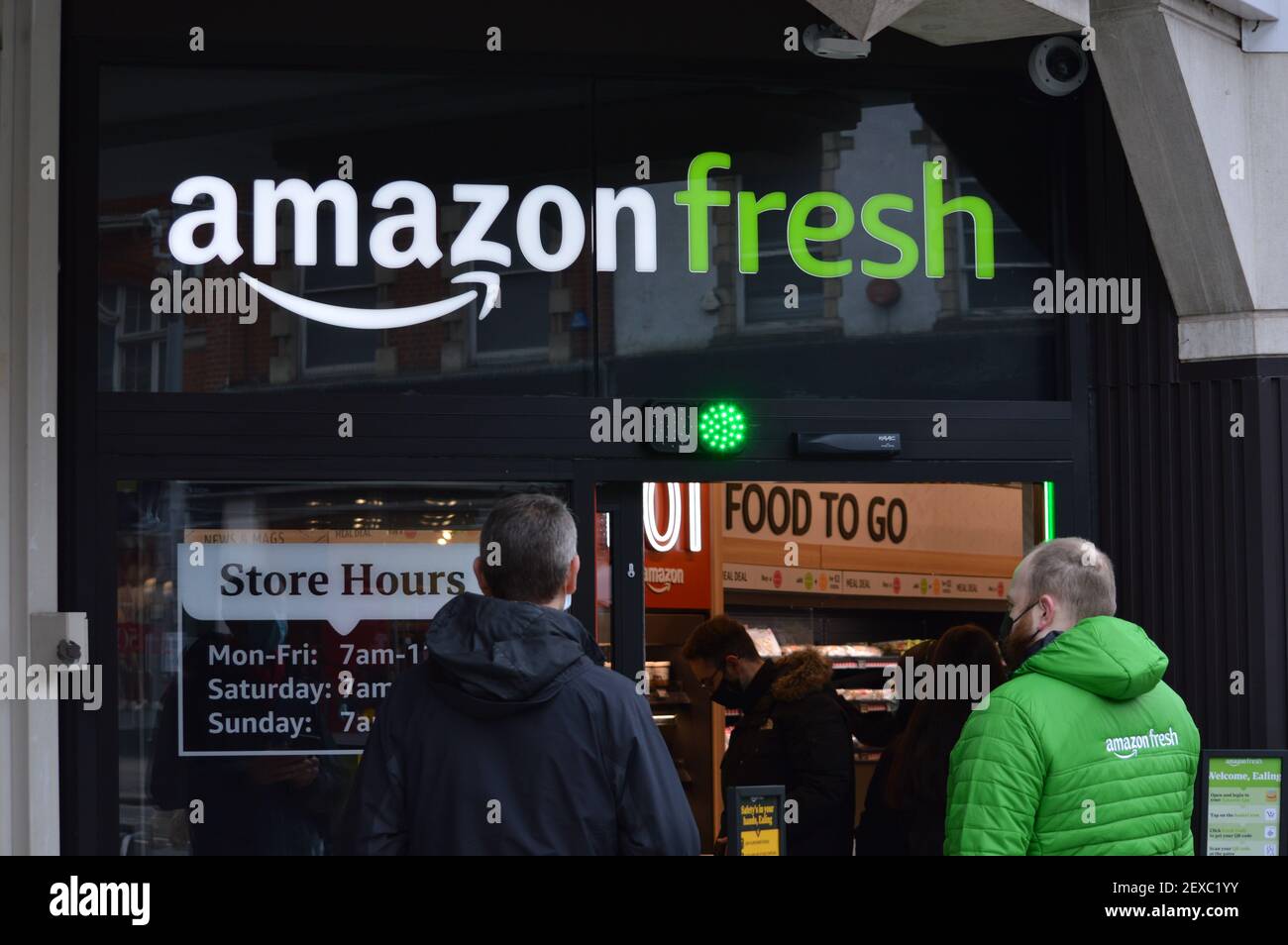 Supermarket till uk queue hi-res stock photography and images - Alamy