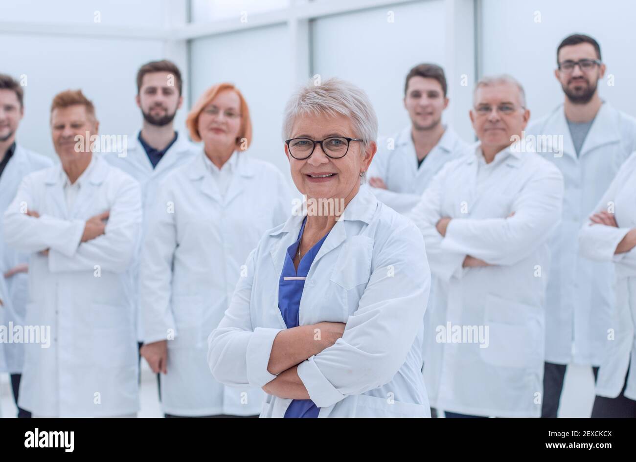 People in white coats hi-res stock photography and images - Alamy