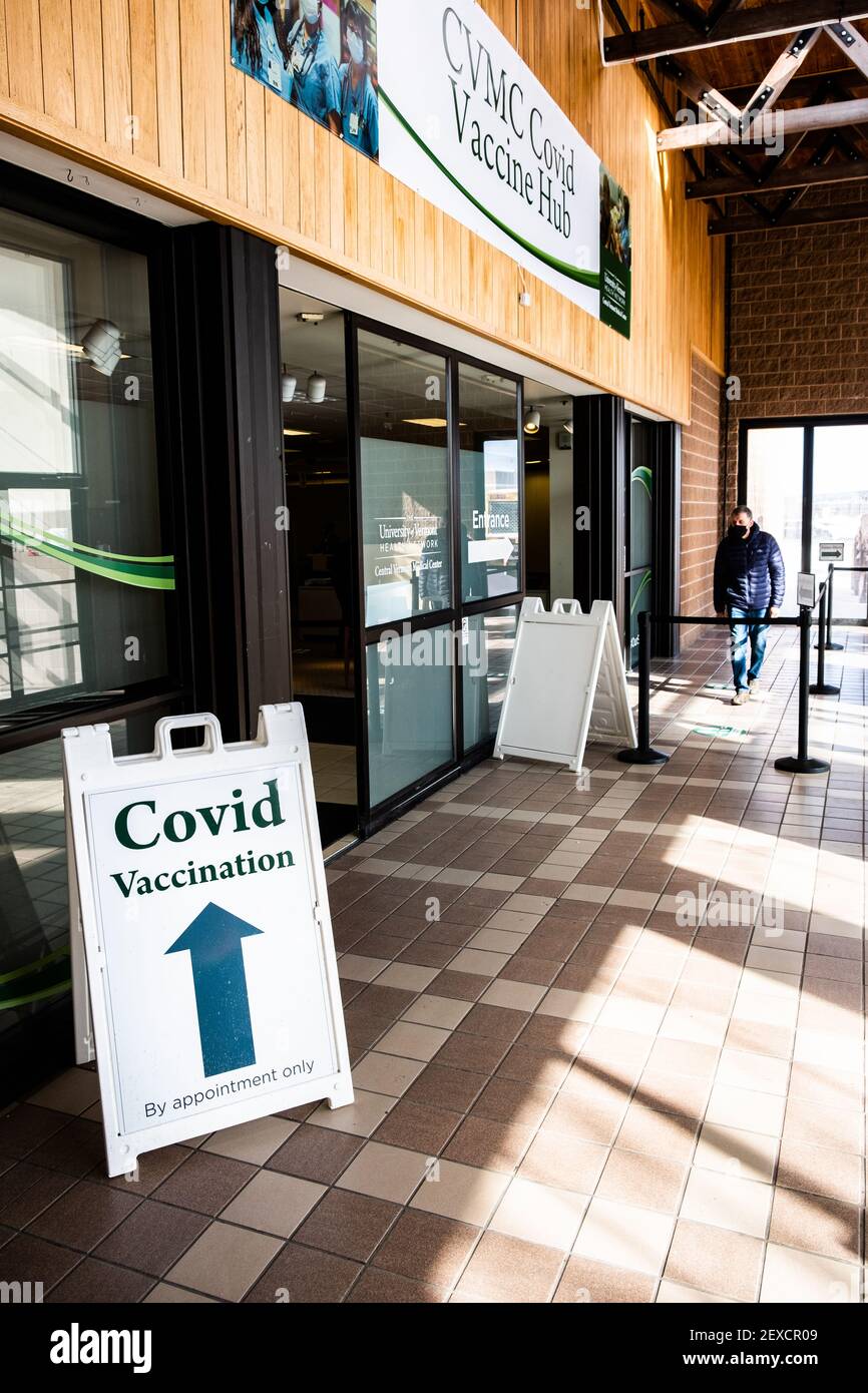 People entering COVID vaccination site run by the state of Vermont Health Department, in former J.C. Penny store in the Berlin Mall, Berlin, VT, USA. Stock Photo