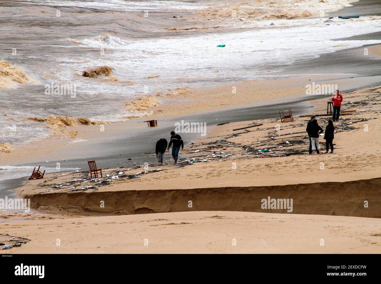 Albufeira, 01/11/2015 - Bad weather in the Algarve, and heavy rains and  floods wreak havoc in downtown Albufeira and Ferreiras. (Global Images) ***  Please Use Credit from Credit Field *** Stock Photo - Alamy