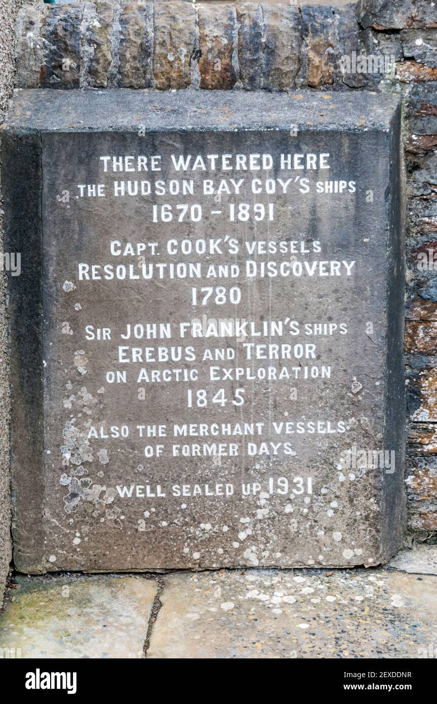 Sign on Login's Well in Orkney. Provided fresh water for the Resolution and Discovery of Captain Cook & Sir John Frankln's vessels Erebus and Terror. Stock Photo