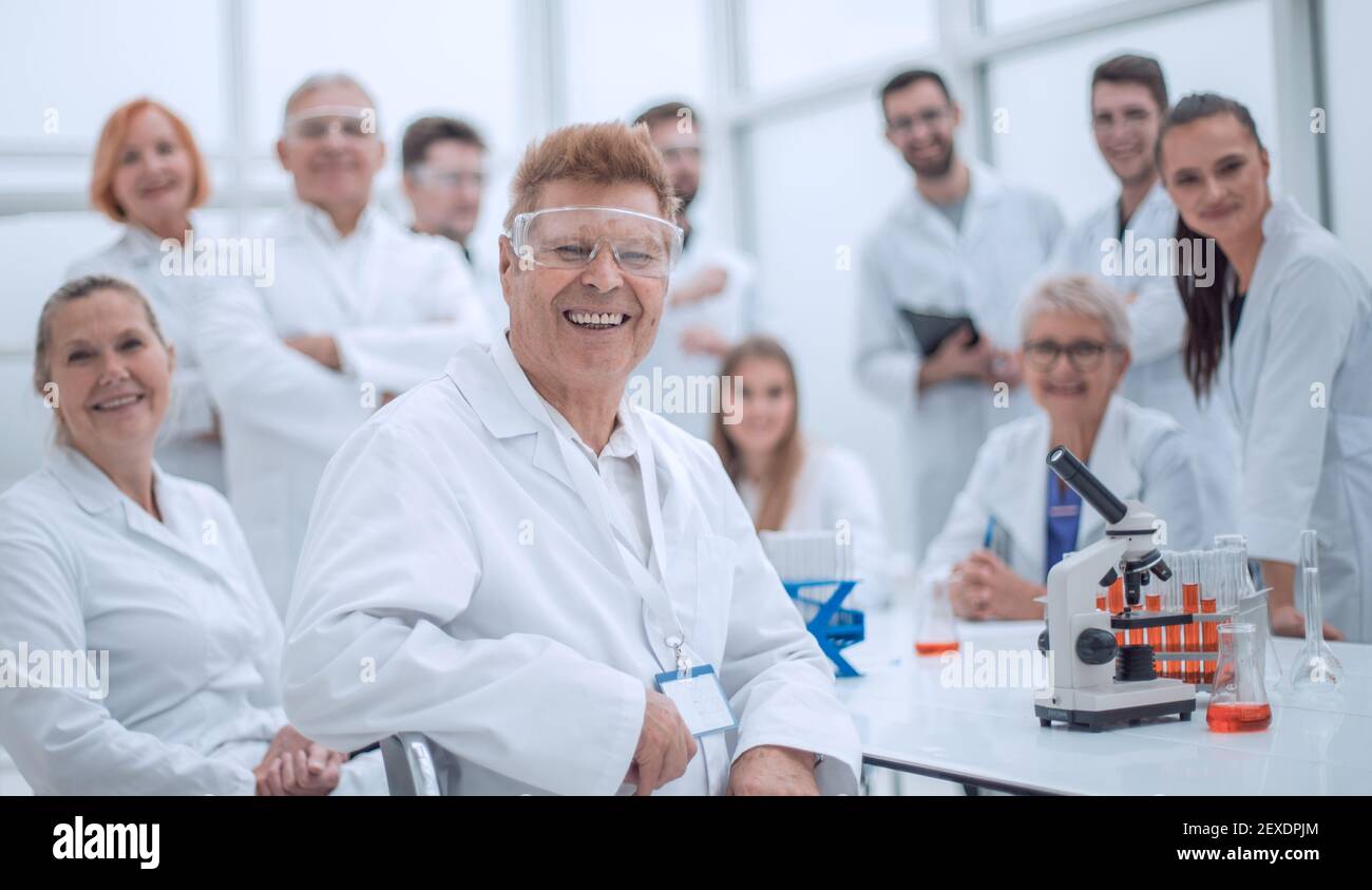 Laboratory beaker in analysts hi-res stock photography and images - Alamy