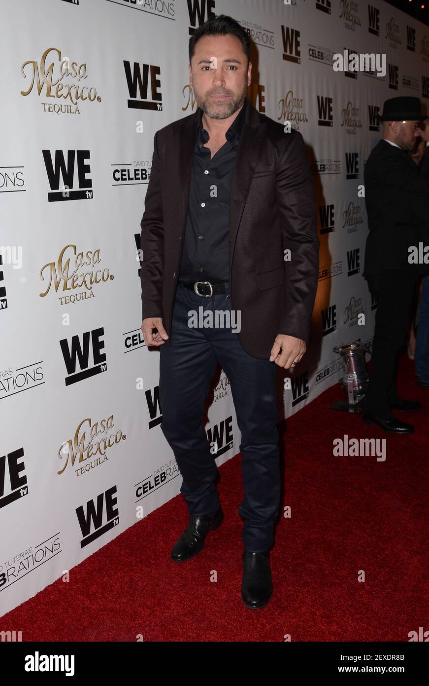 05 November Hollywood, Ca Oscar dela Hoya. Mario Lopez Introduces