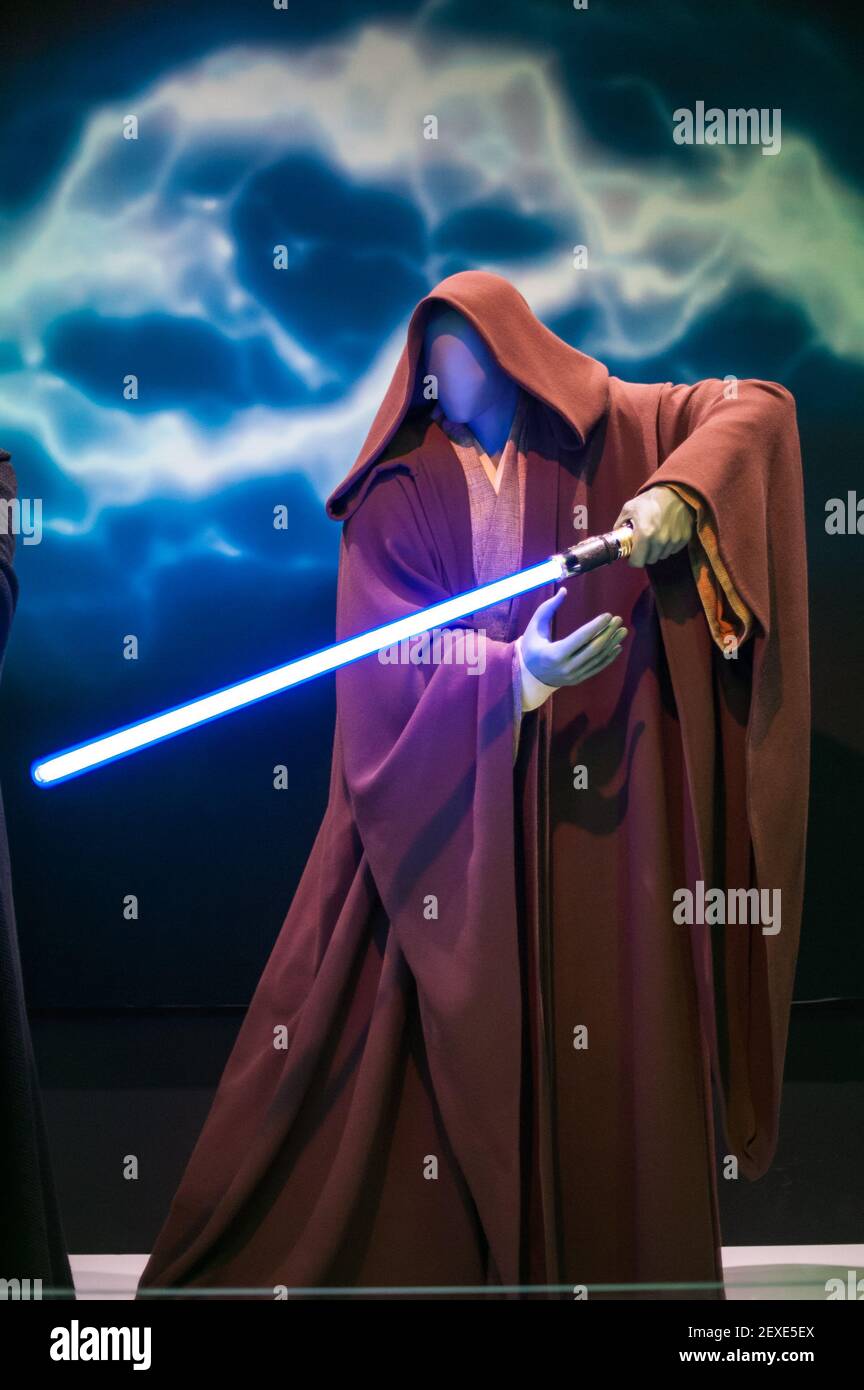 Mace Windu Jedi Robe from Revenge of the Sith. Star Wars and the Power