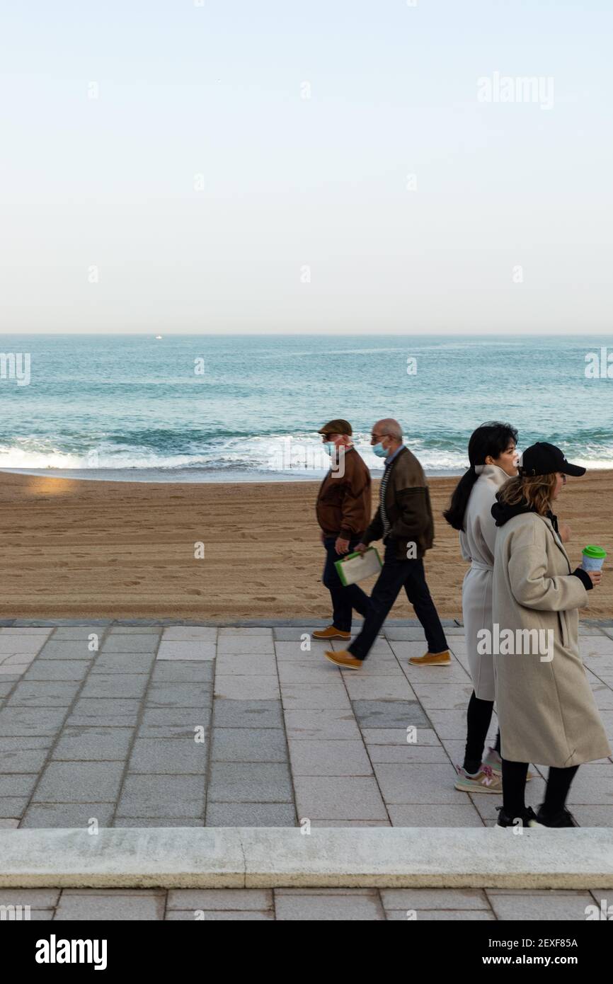 Two young women with face masks hi-res stock photography and images - Alamy
