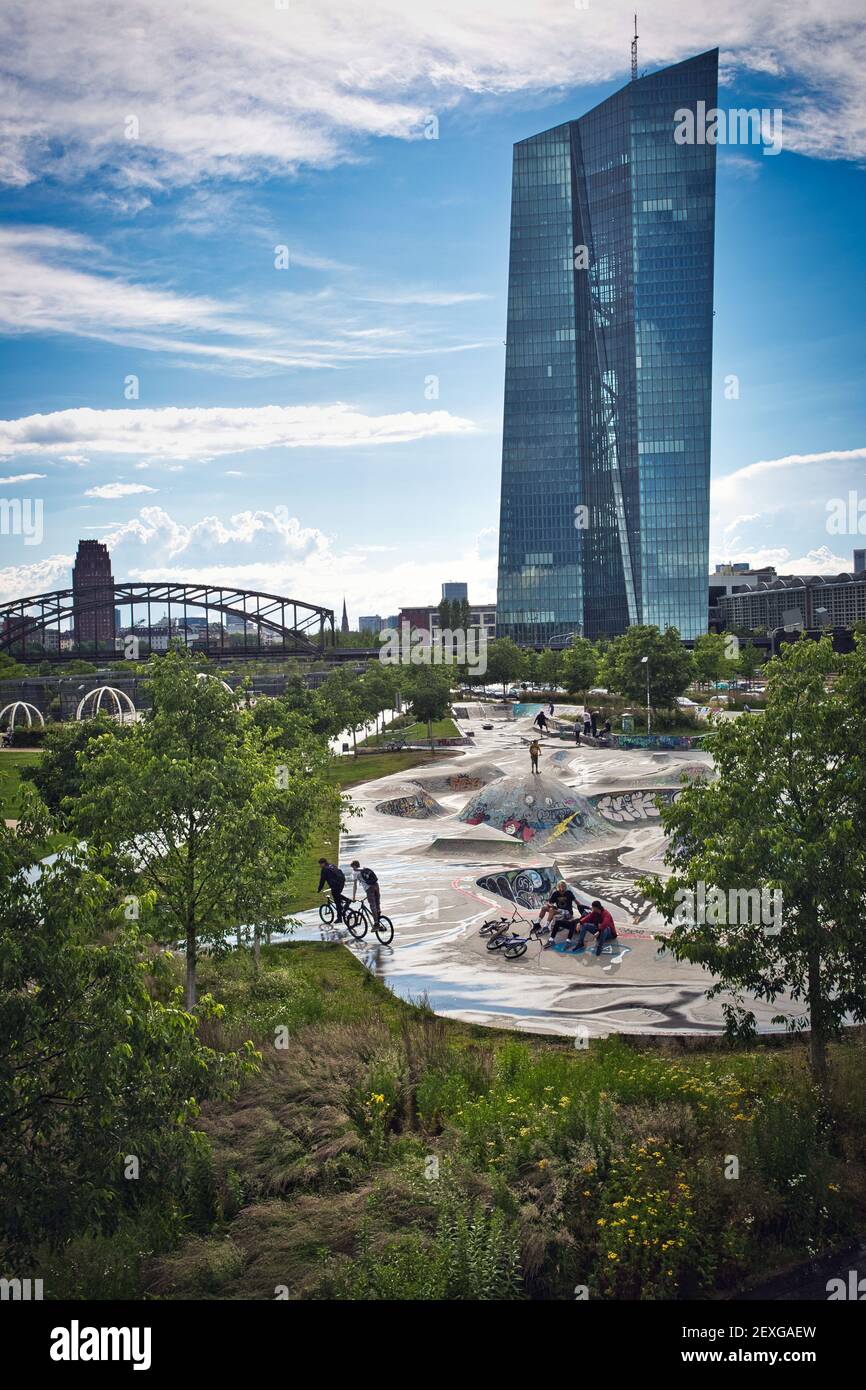 Germany, Hesse, Frankfurt am Main, Frankfurt, EZB building, skateboard park.European Central Bank Frankfurt Germany Stock Photo