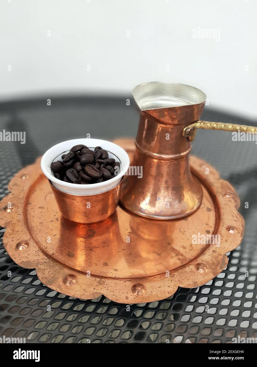 https://c8.alamy.com/comp/2EXGEH4/vintage-coffee-pot-coffee-beans-with-retro-pot-2EXGEH4.jpg