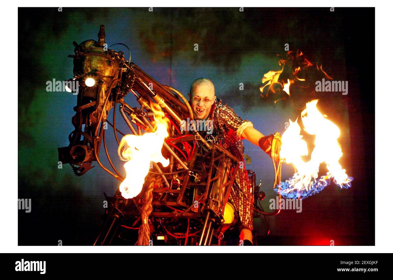 In association with art of regeneration, London international mime festival, forget me not  a spectacular new show from Paka and his life size mechanical steed, on at the Albany theatre Depford Thurs 15 - fri 30 Jan 04.pic David Sandison 14/1/2004 Stock Photo