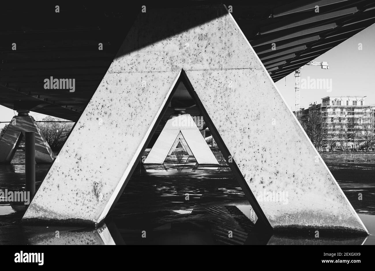 Modern contemporary architecture Black and White Stock Photos & Images ...