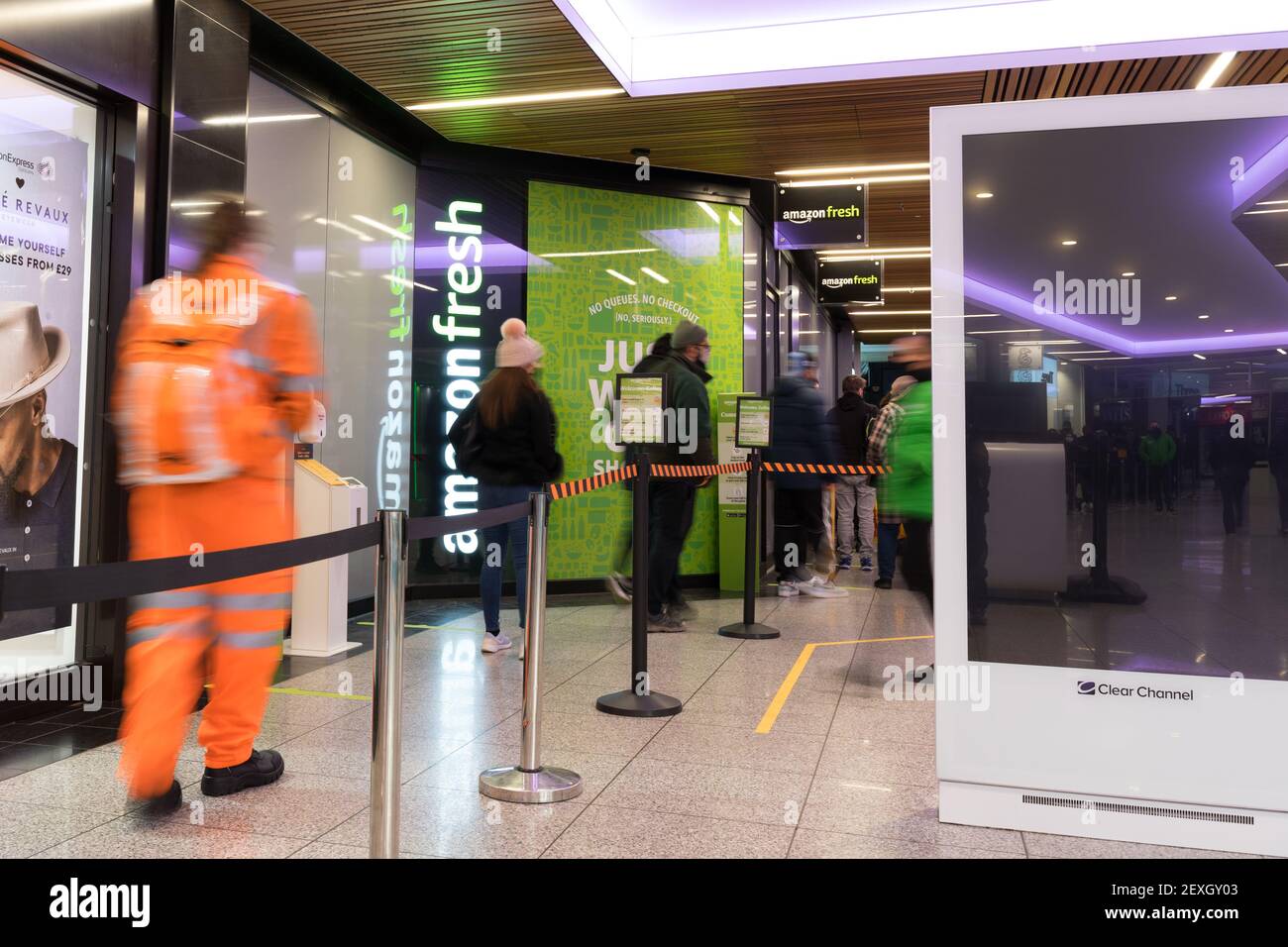 Queue Outside Store Amazon fresh go store hi-res stock photography and images - Alamy