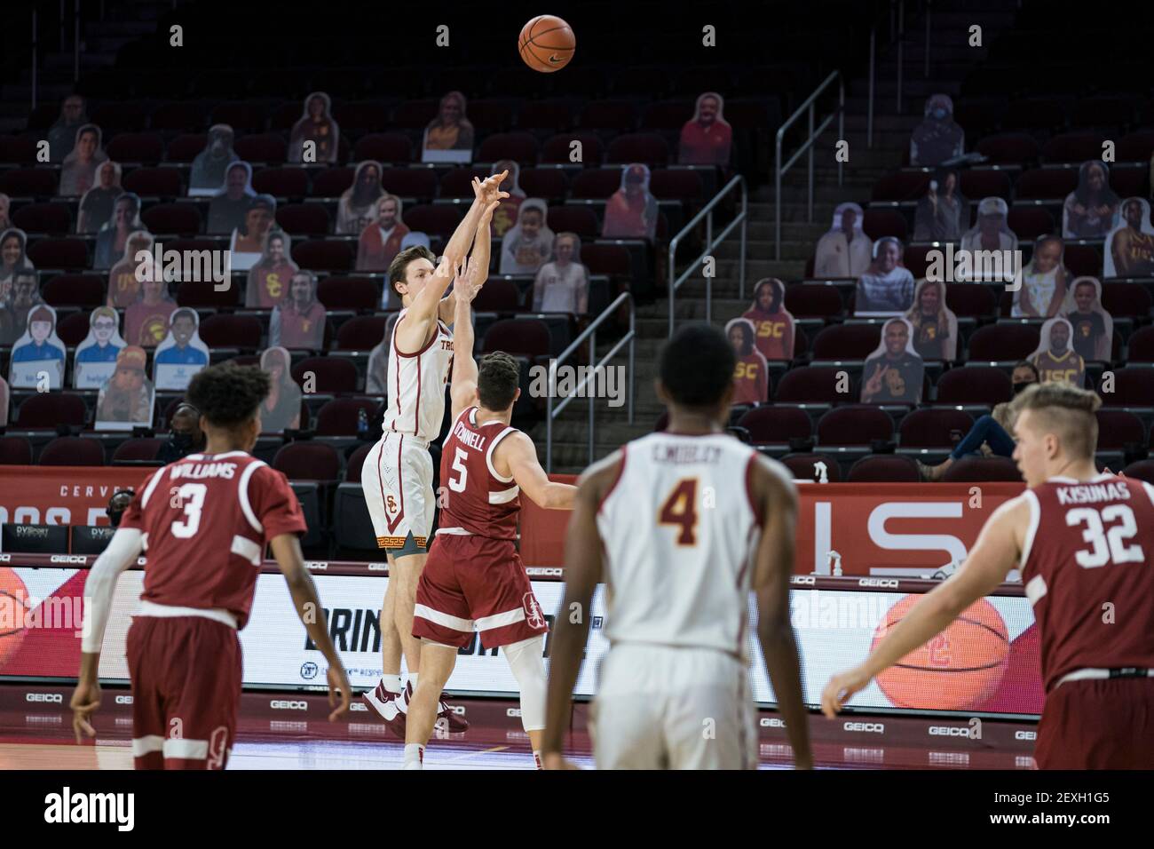 Southern California Trojans guard Drew Peterson (13) shoots over Stanford Cardinal guard Michael O'Connell (5) during an NCAA men’s basketball game, W Stock Photo