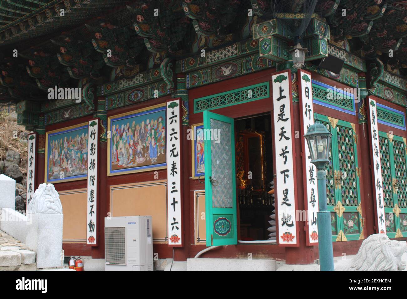 Buddhist temple prayer hall with open door Stock Photo Alamy