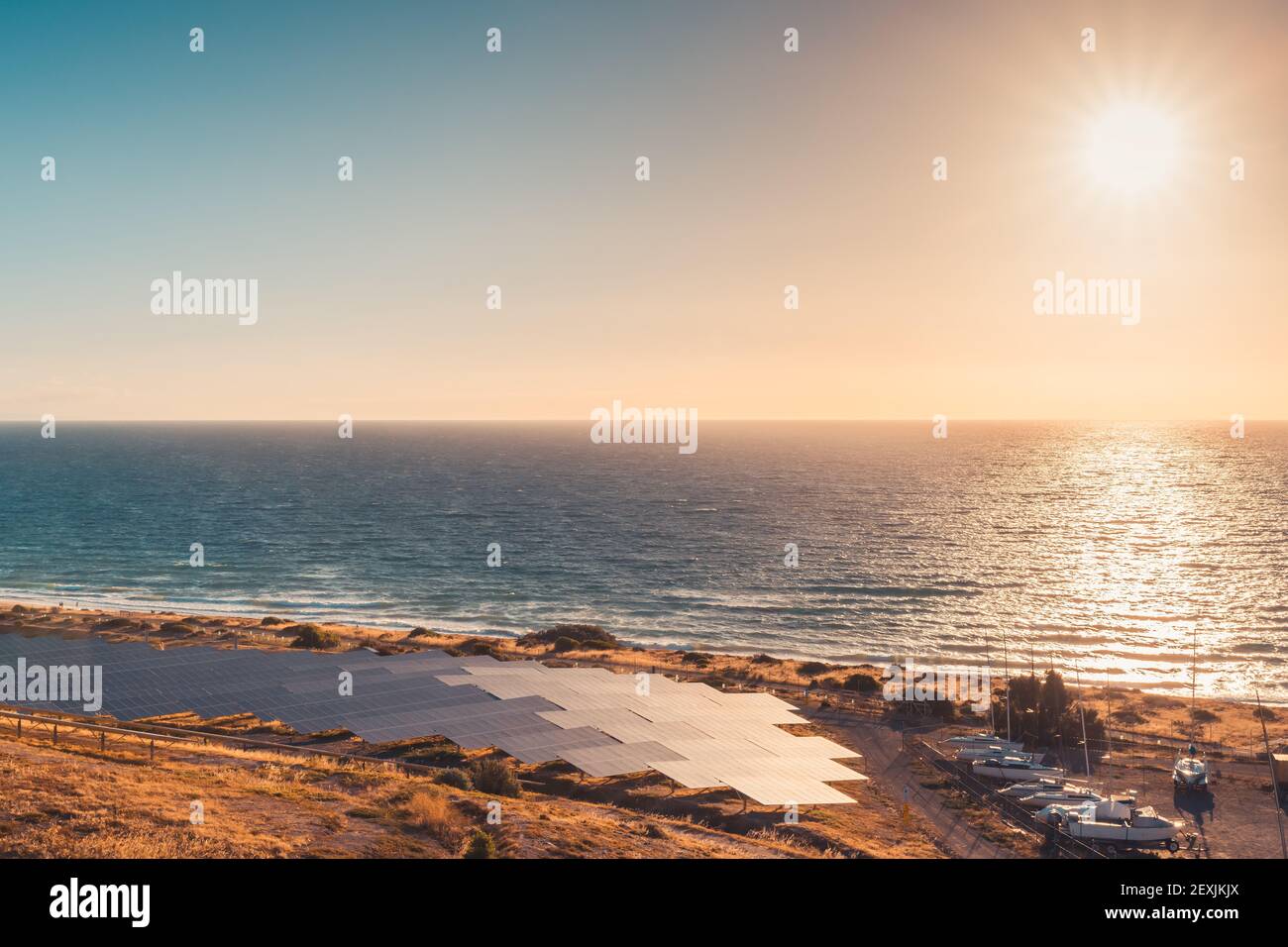 Solar farm investment hi-res stock photography and images - Alamy