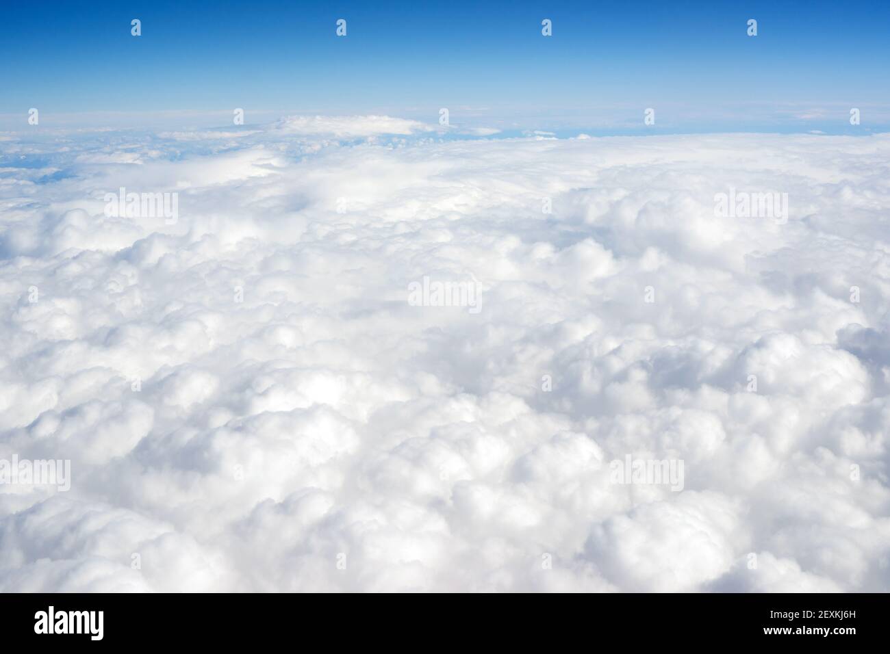 небо с облаками. Above air. Above air. самолет байдена модель 2 хвостами. дьявольский ветер.