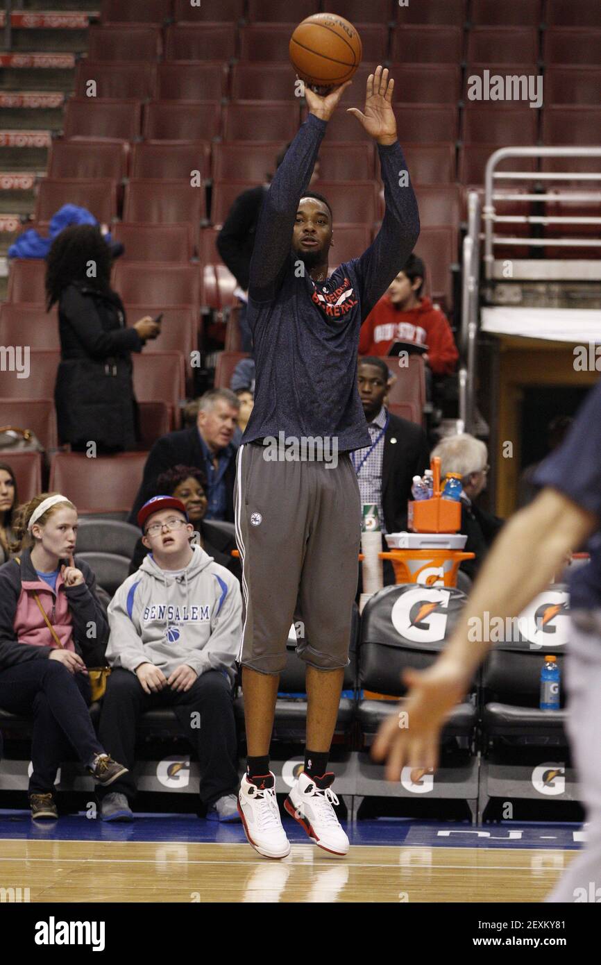 14. April 2013: Cleveland Cavaliers Point guard Kyrie Irving (2) in Aktion  mit dem Ball während der NBA-Spiel zwischen den Cleveland Cavaliers und die  Philadelphia 76ers im Wells Fargo Center in Philadelphia