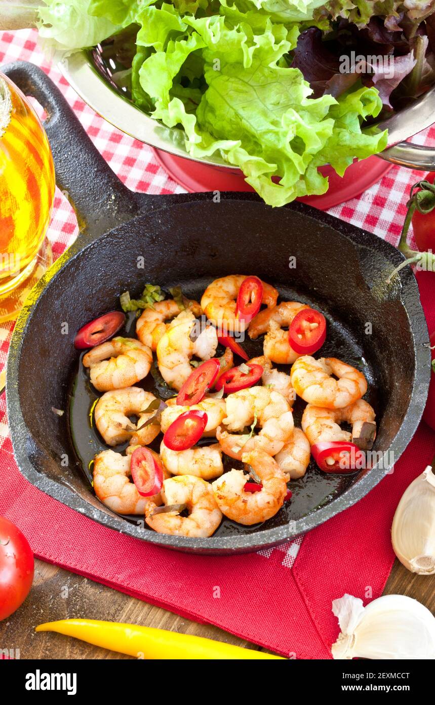 Garlic prawns in cast iron pan Stock Photo Alamy