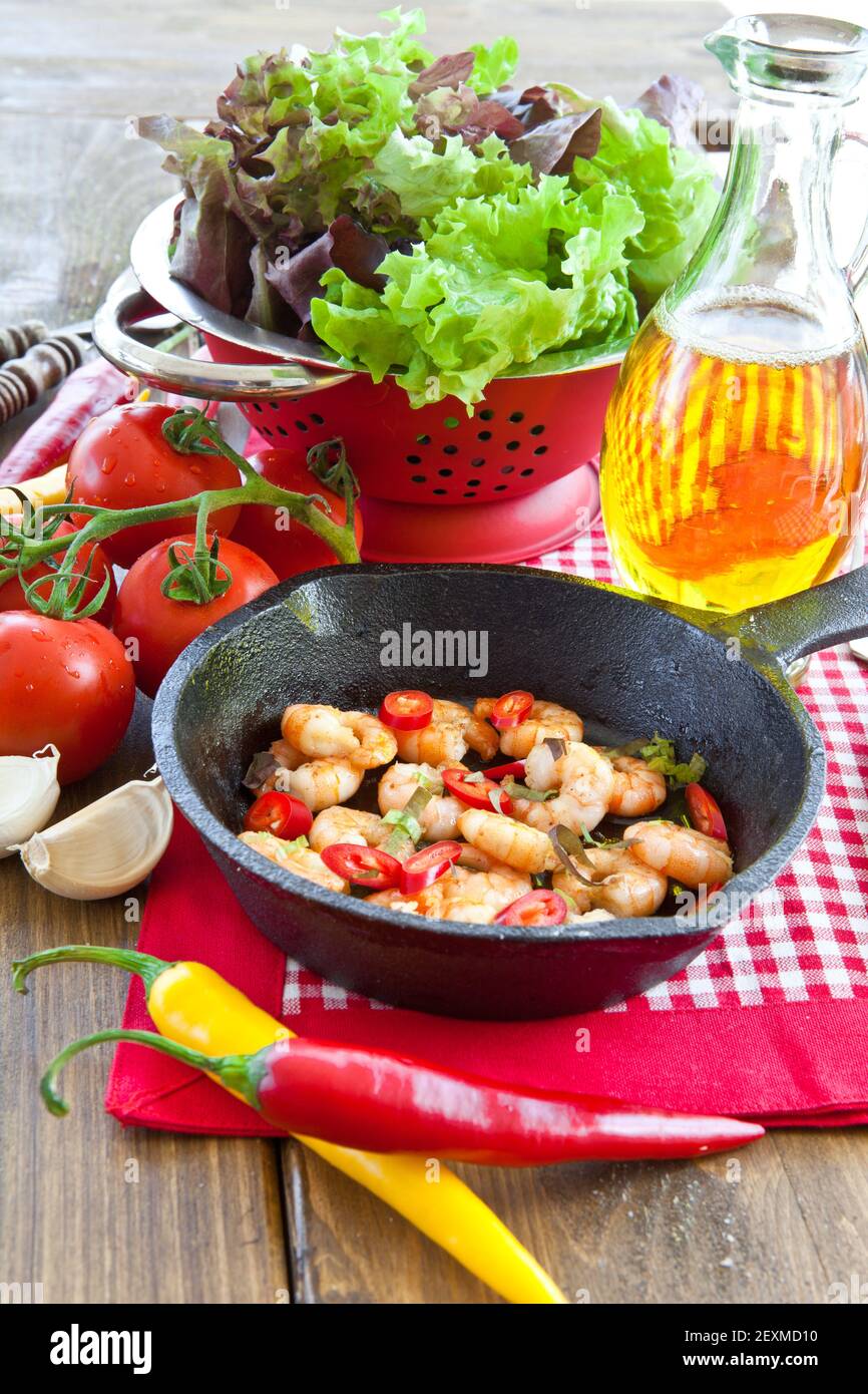 Garlic prawns in cast iron pan Stock Photo Alamy