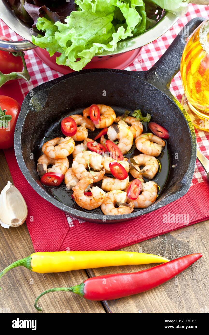 Garlic prawns in cast iron pan Stock Photo Alamy