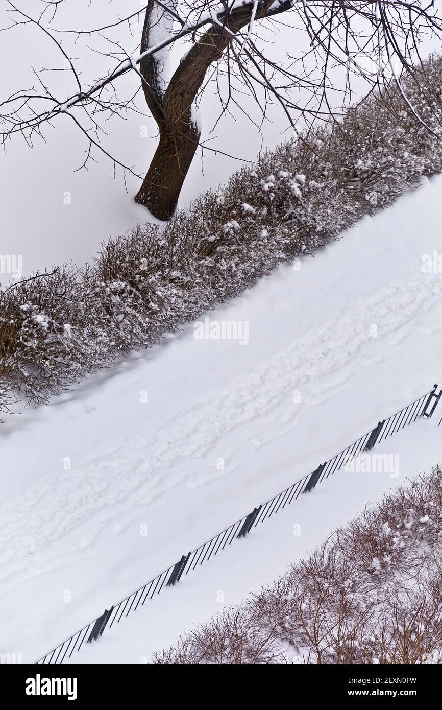 Sidewalk in snow hi-res stock photography and images - Alamy