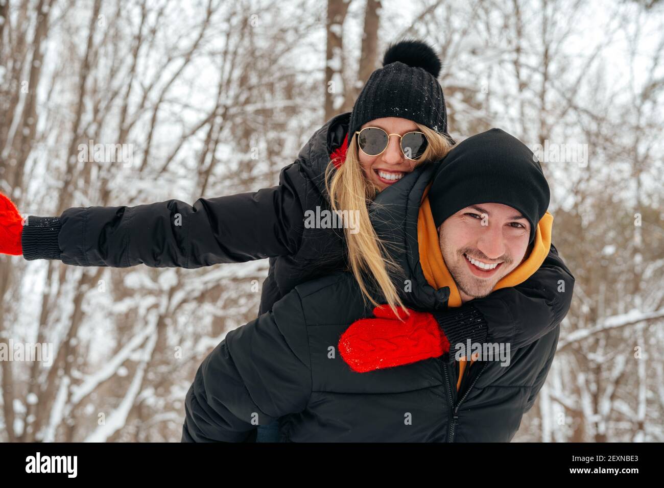 Happy couple hugging and smiling outdoors in snowy park Stock Photo - Alamy