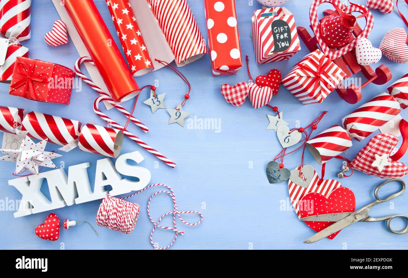 Wrapping gifts for Christmas Stock Photo - Alamy