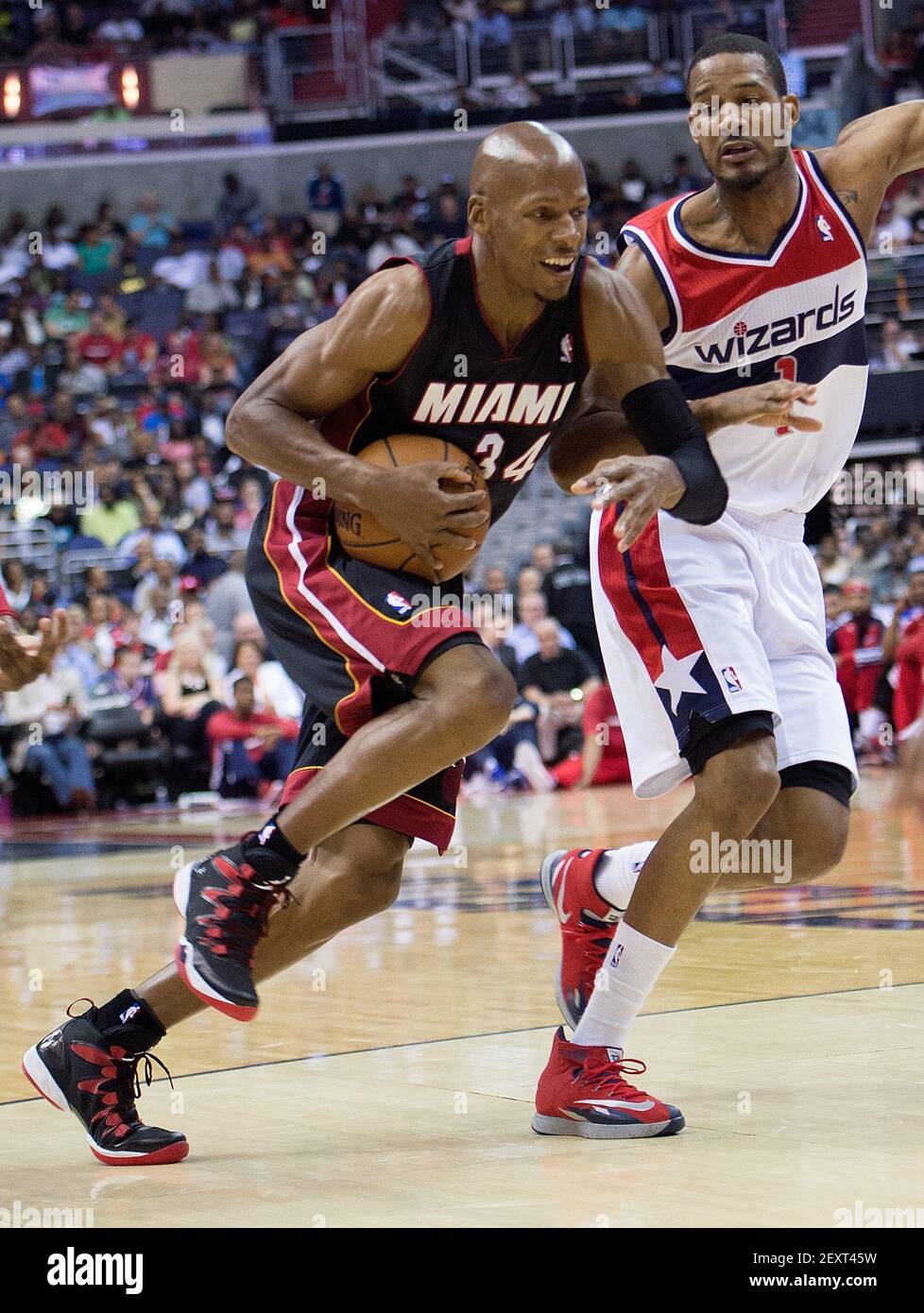 Miami Heat guard Ray Allen (34) drives to the basket against 