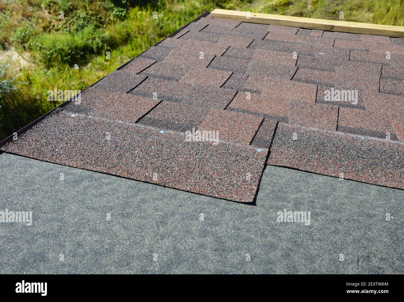 Install roofing felt hires stock photography and images Alamy