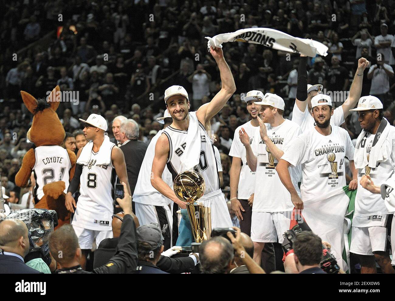  San Antonio Spurs 2014 NBA Champs 5X Champions Trophy