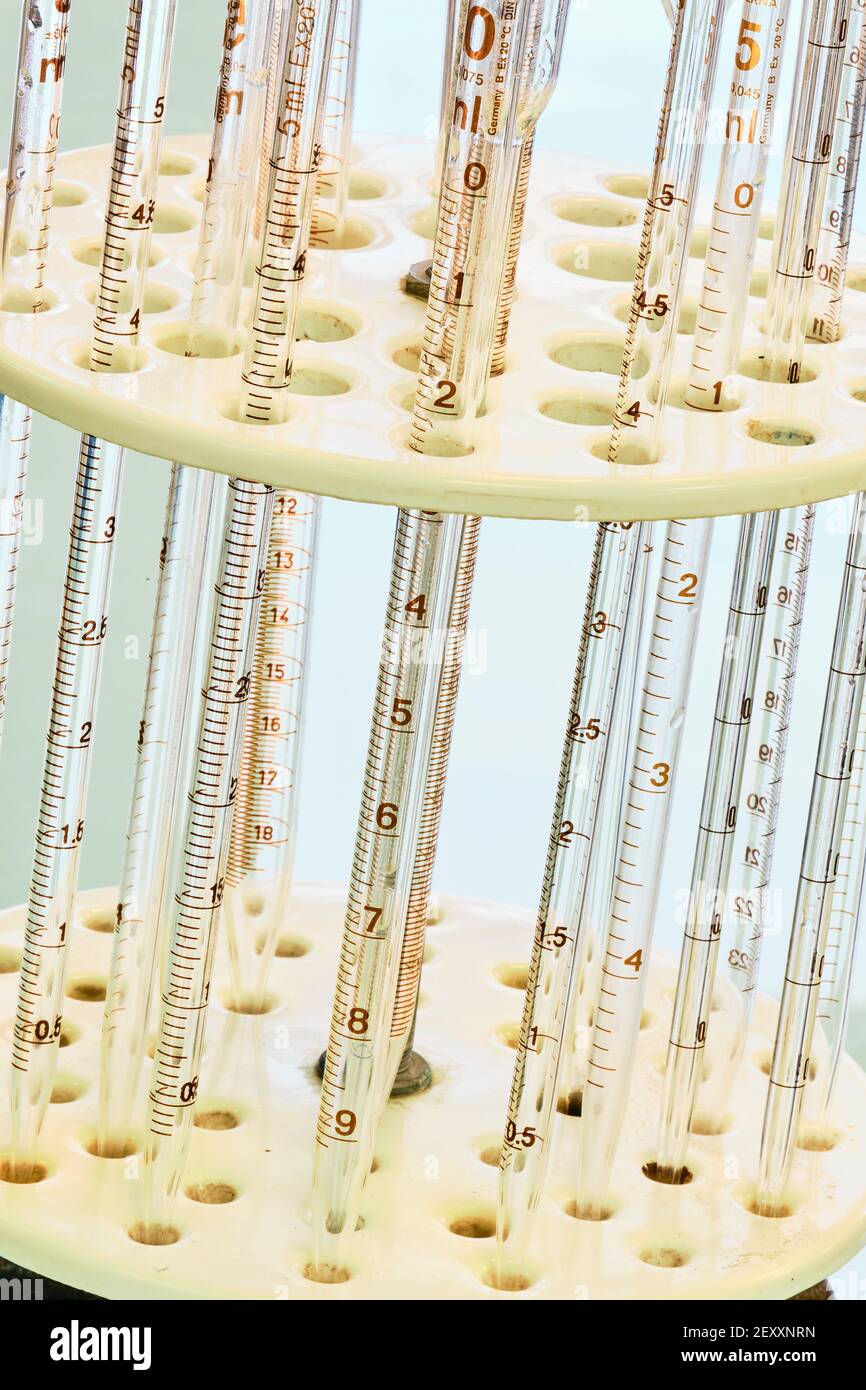 Volumetric pipette hires stock photography and images Alamy