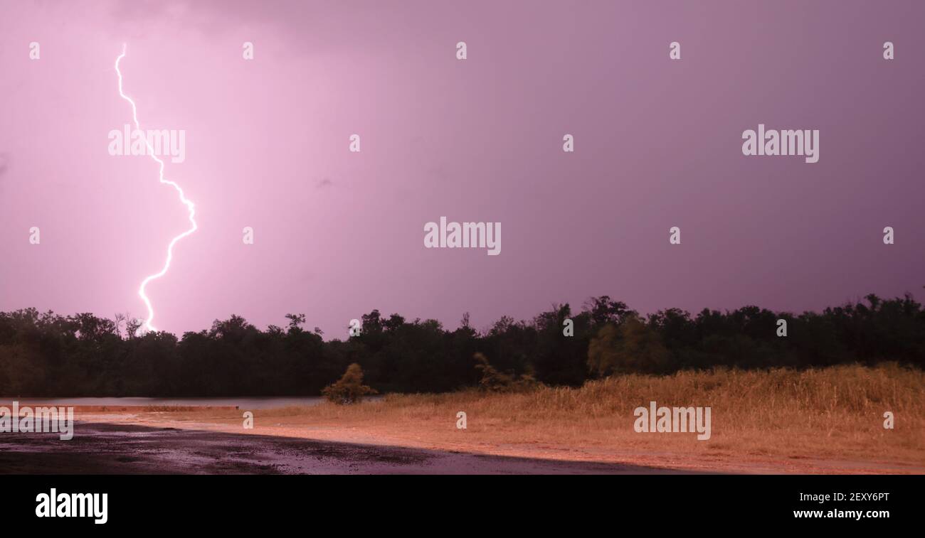 Thunderstorm lightning strike hi-res stock photography and images - Alamy